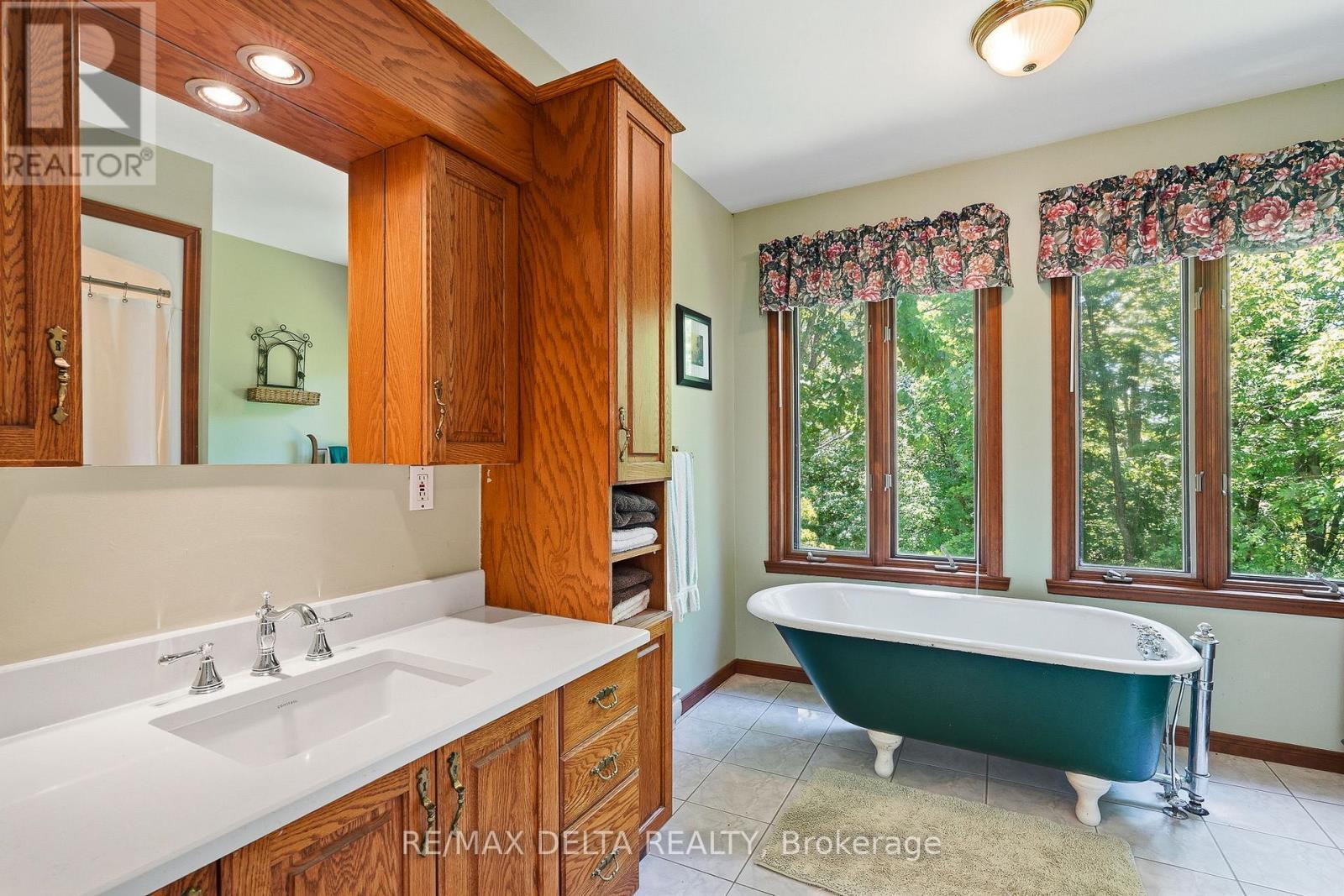 1897 Highway 34 Highway, Champlain, ON - Indoor Photo Showing Bathroom