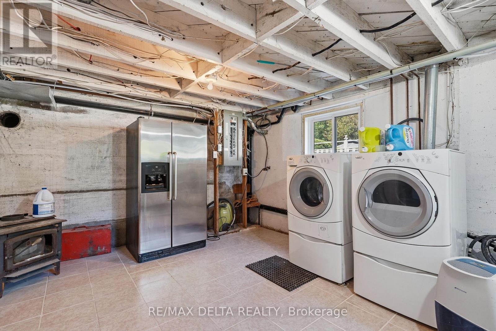 1897 Highway 34 Highway, Champlain, ON - Indoor Photo Showing Laundry Room