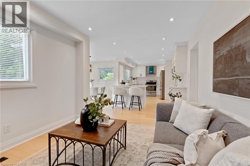 62 Glenvalley Drive, Cambridge, ON - Indoor Photo Showing Living Room