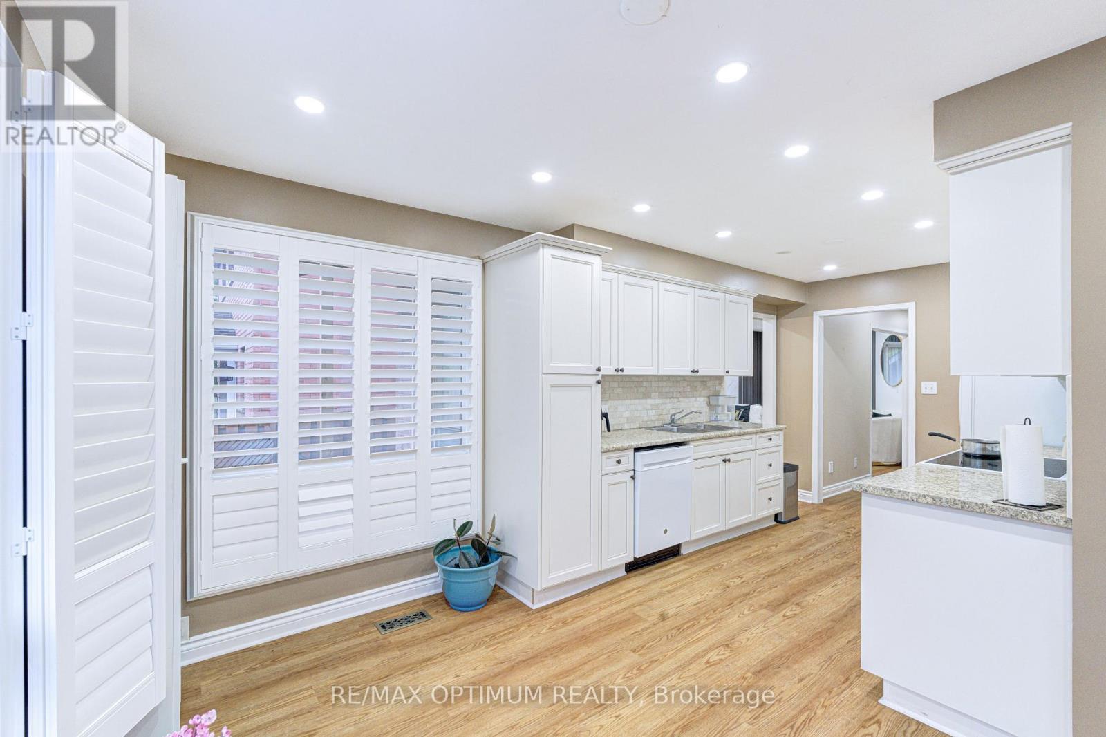 11 Murkar Crescent, Whitby, ON - Indoor Photo Showing Kitchen