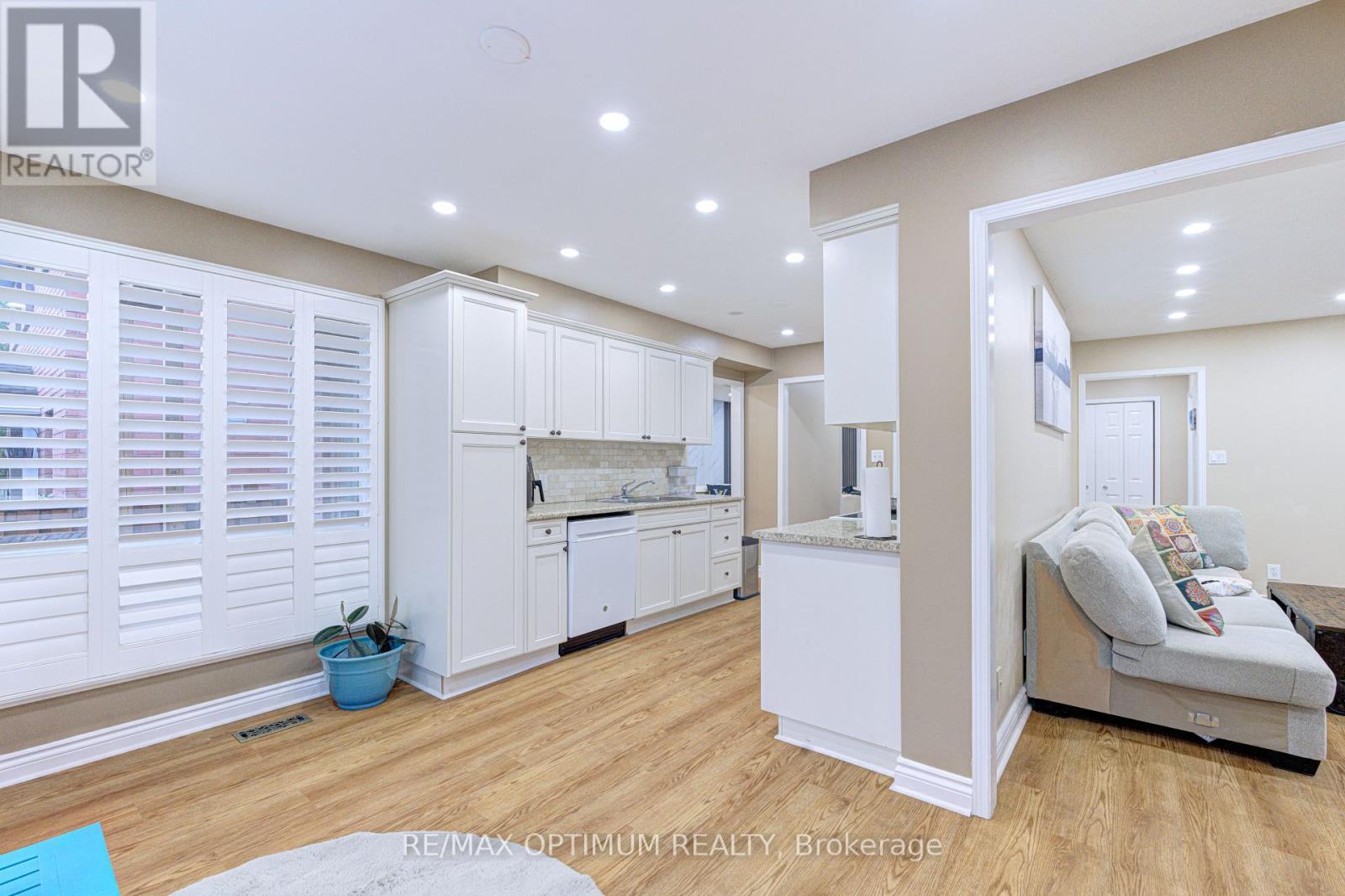 11 Murkar Crescent, Whitby, ON - Indoor Photo Showing Other Room