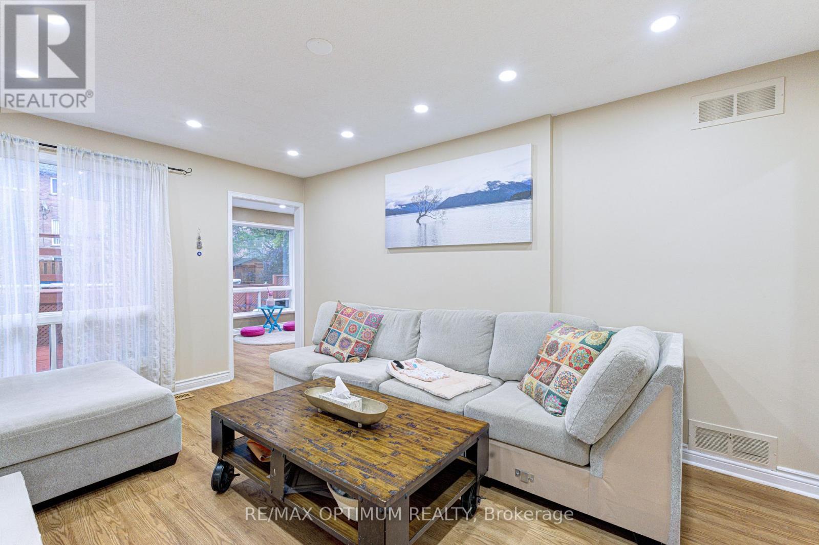 11 Murkar Crescent, Whitby, ON - Indoor