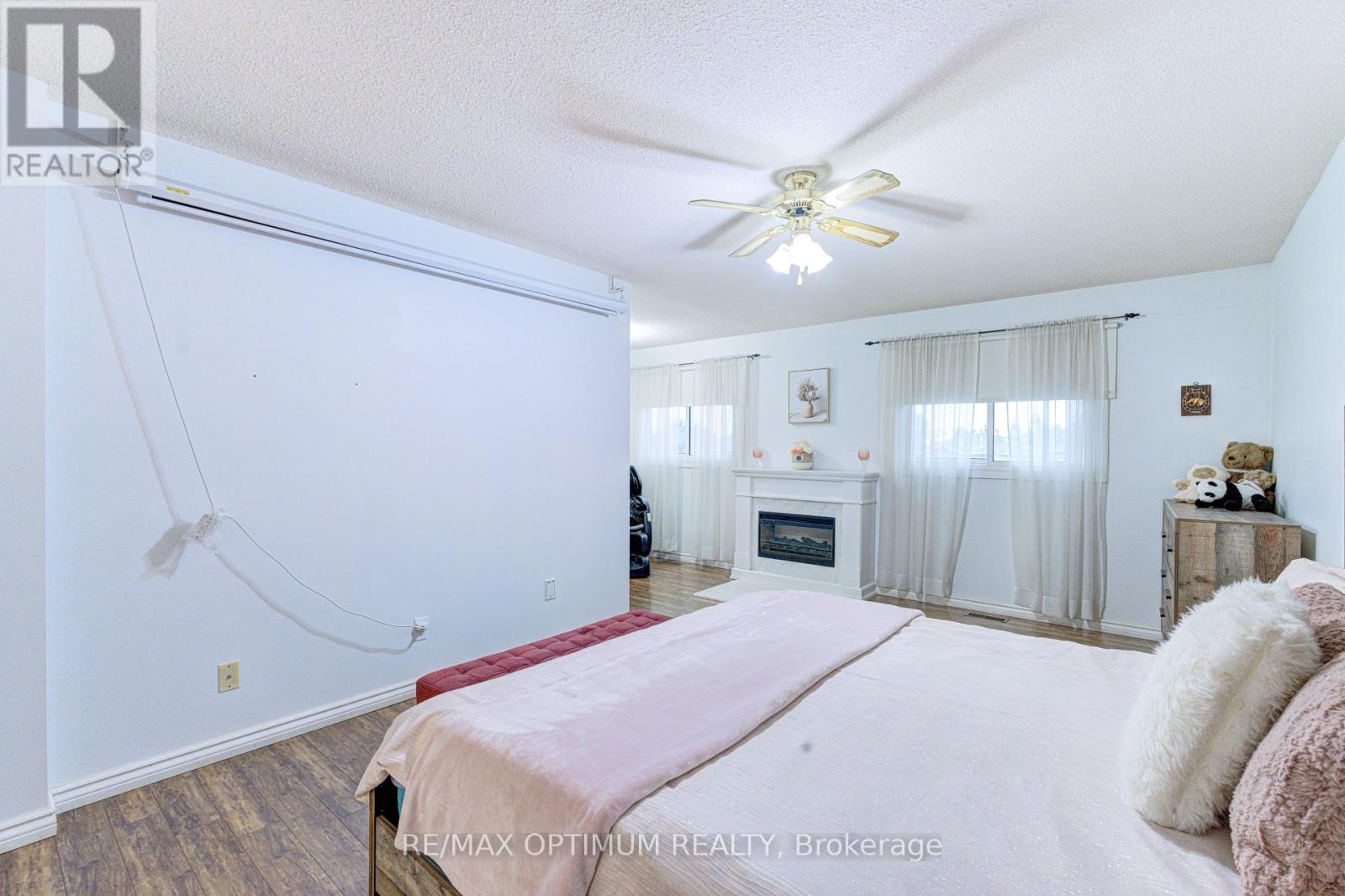 11 Murkar Crescent, Whitby, ON - Indoor Photo Showing Bedroom