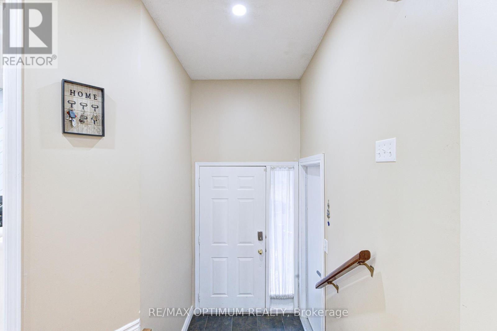 11 Murkar Crescent, Whitby, ON - Indoor Photo Showing Other Room