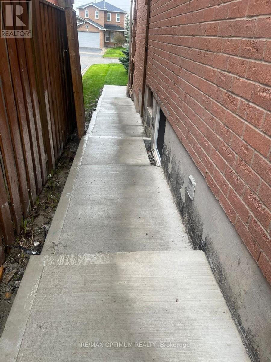 11 Murkar Crescent, Whitby, ON - Photo Showing Other Room
