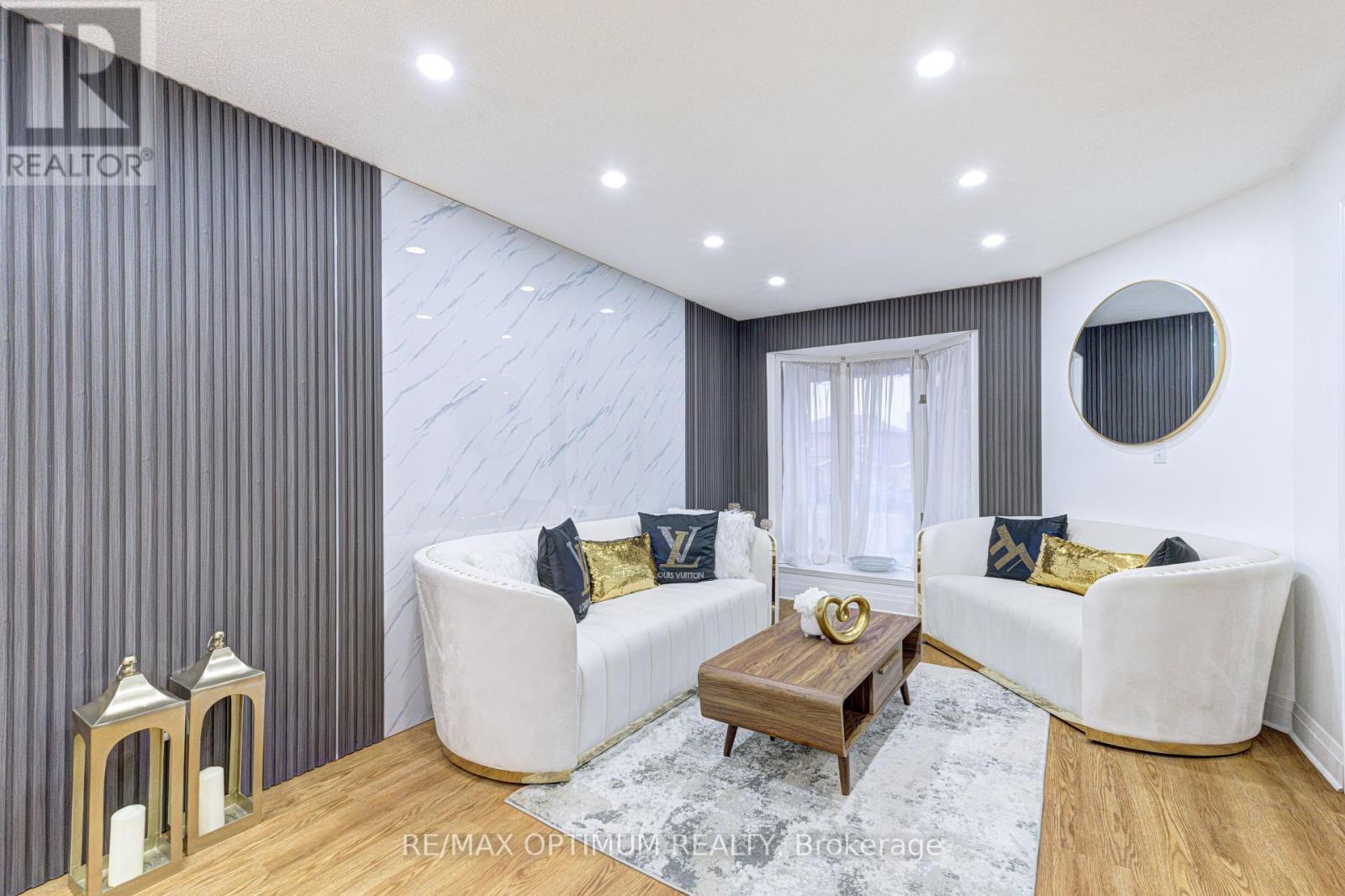 11 Murkar Crescent, Whitby, ON - Indoor Photo Showing Living Room