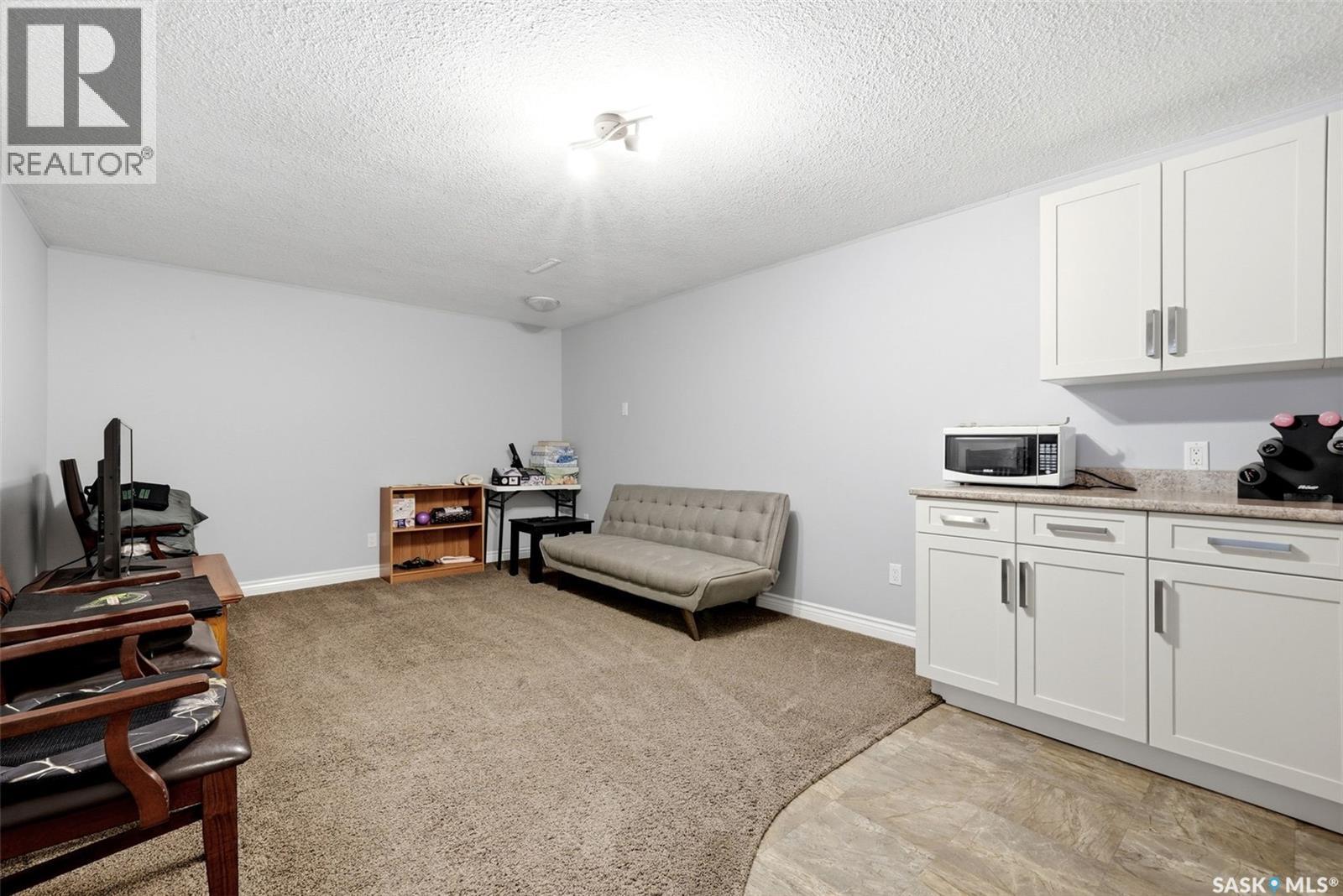 60 Gardiner Avenue, Regina, SK - Indoor