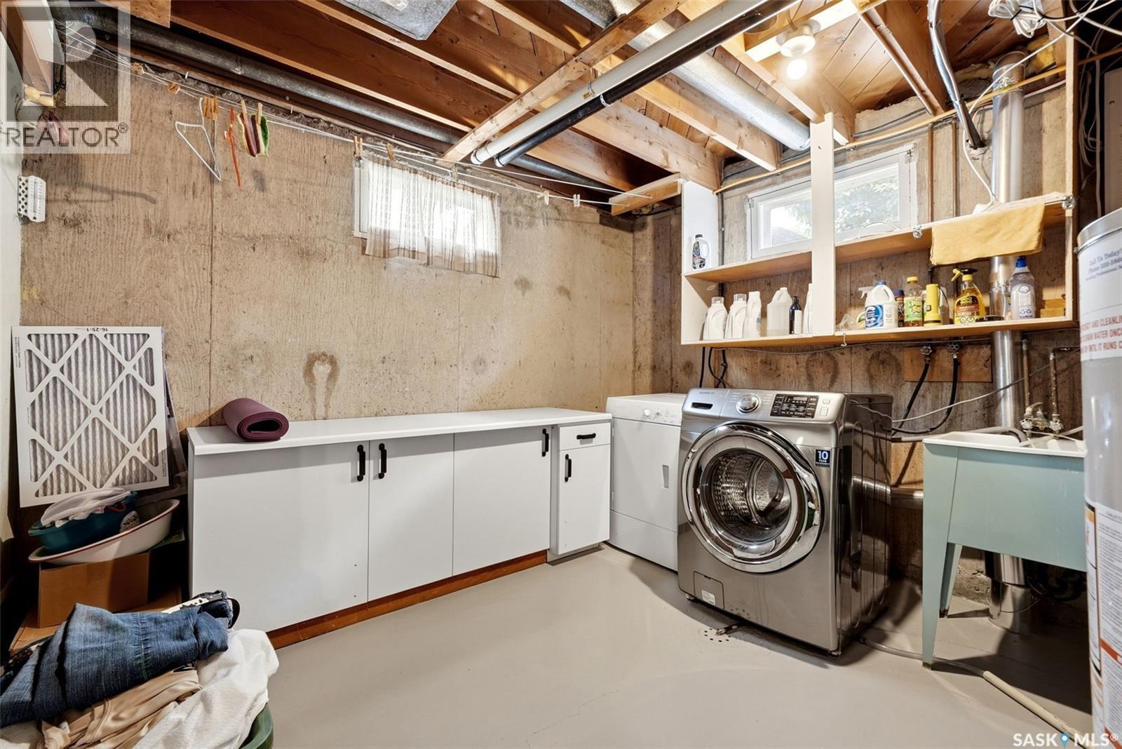 60 Gardiner Avenue, Regina, SK - Indoor Photo Showing Laundry Room
