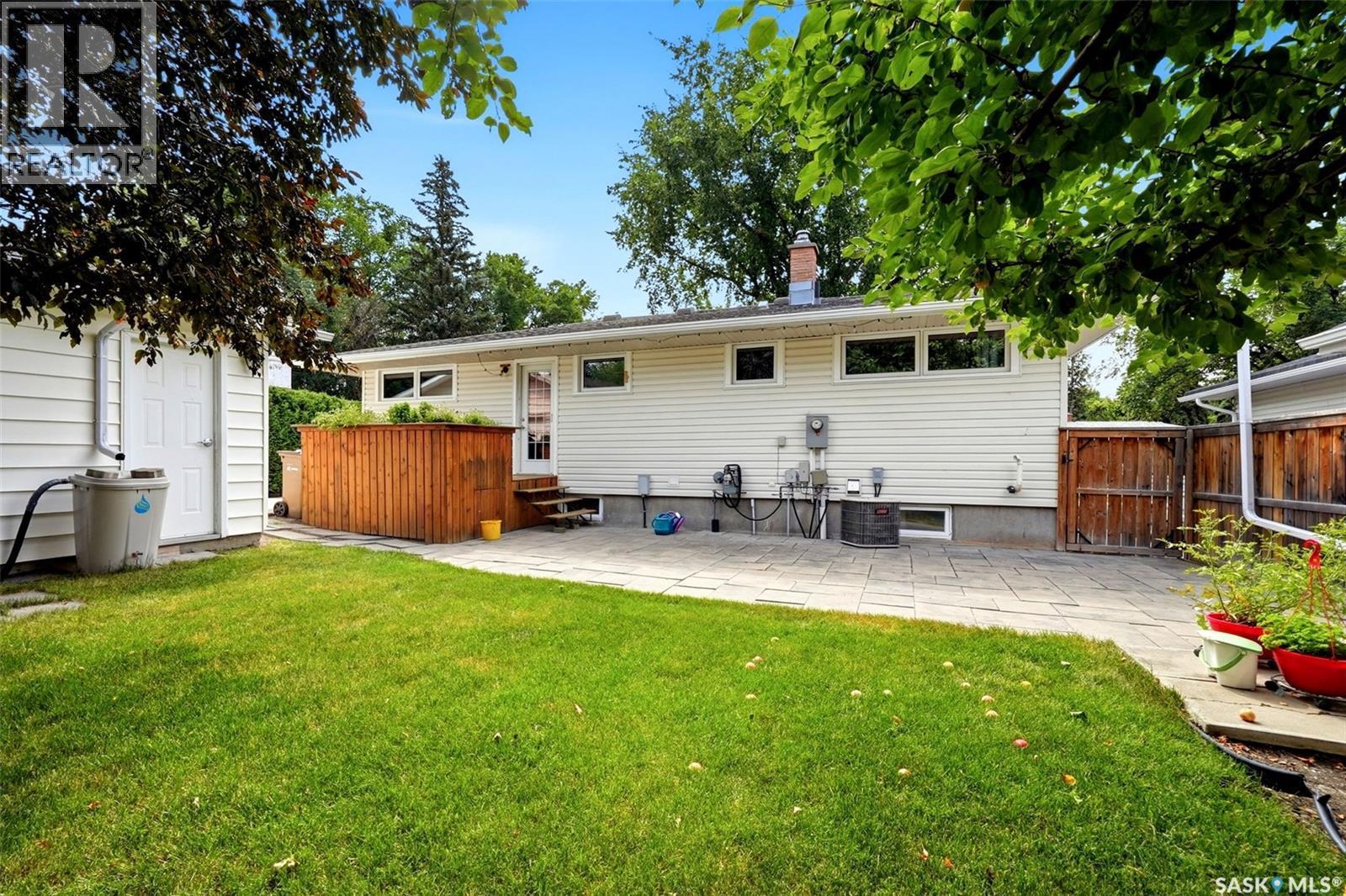 60 Gardiner Avenue, Regina, SK - Outdoor With Deck Patio Veranda With Exterior