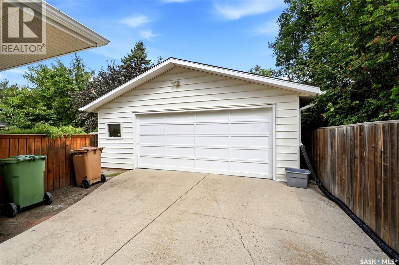 60 Gardiner Avenue, Regina, SK - Outdoor With Exterior