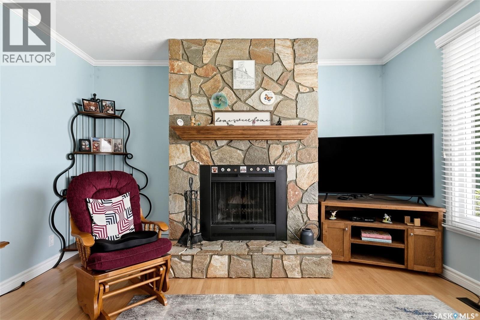 60 Gardiner Avenue, Regina, SK - Indoor Photo Showing Living Room With Fireplace