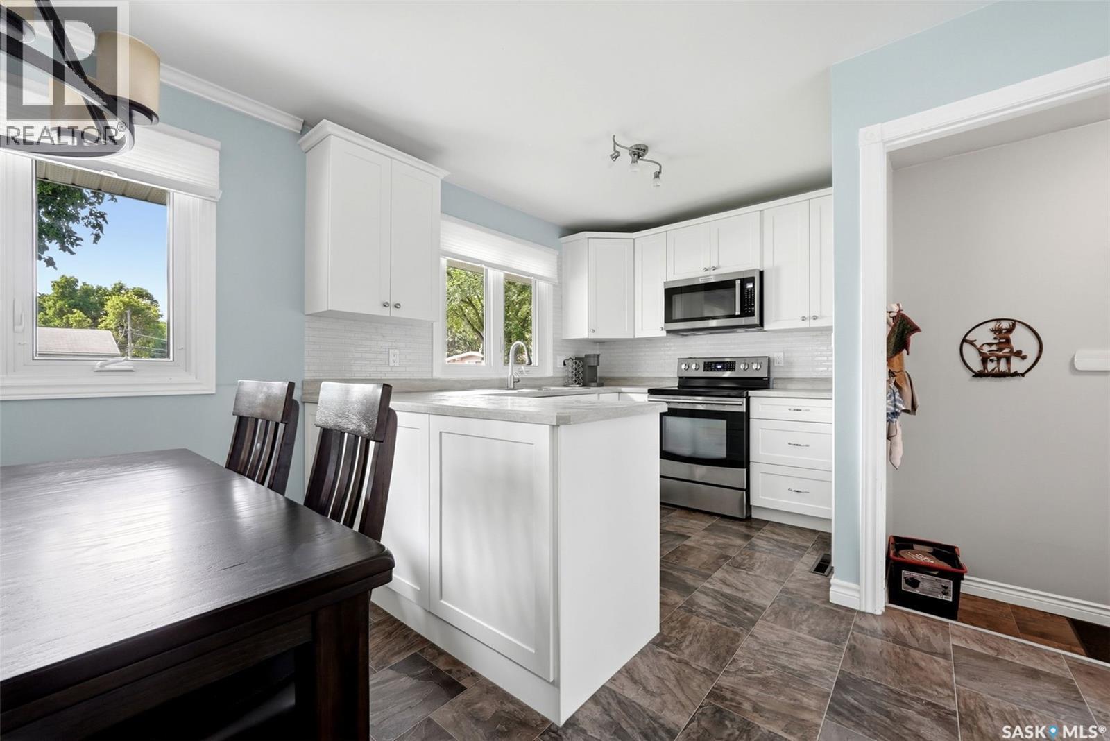 60 Gardiner Avenue, Regina, SK - Indoor