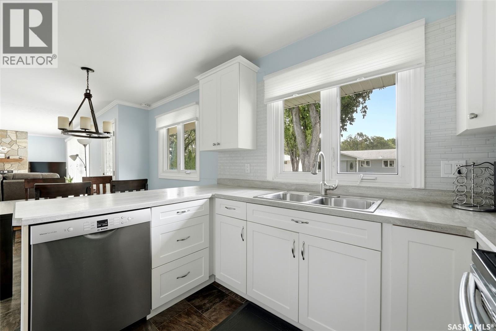 60 Gardiner Avenue, Regina, SK - Indoor Photo Showing Kitchen With Double Sink