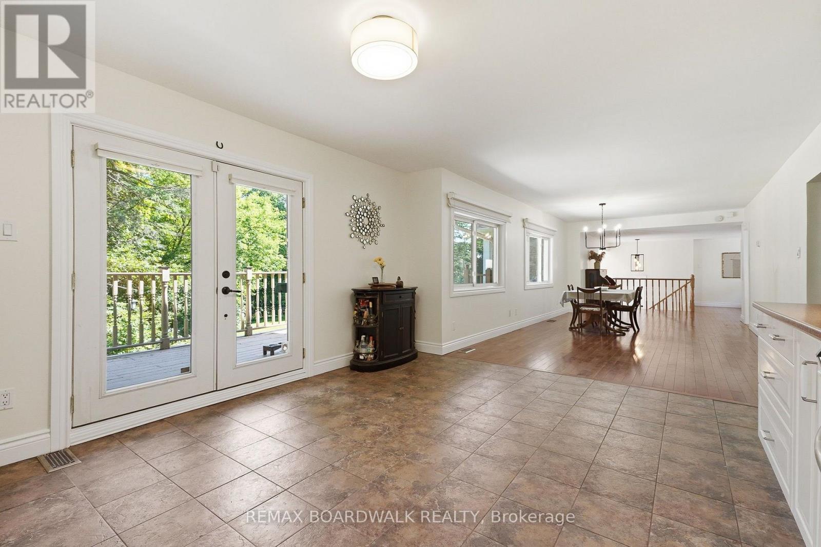 1110 Dunning Road, Ottawa, ON - Indoor