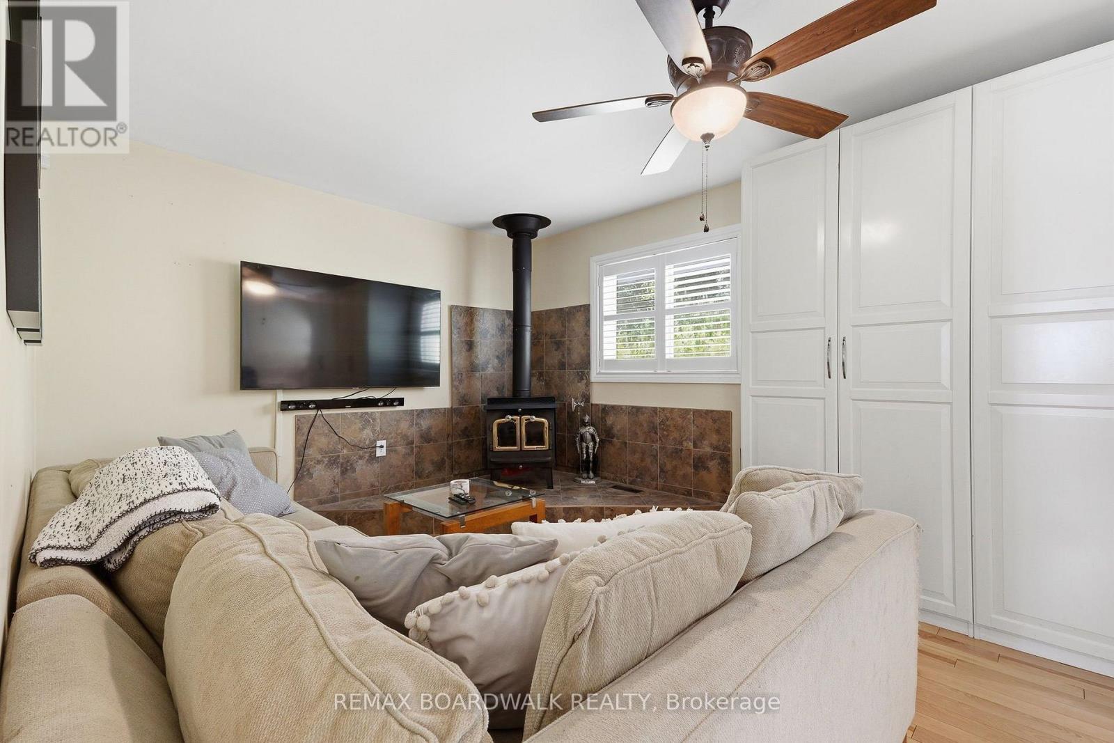 1110 Dunning Road, Ottawa, ON - Indoor Photo Showing Living Room With Fireplace