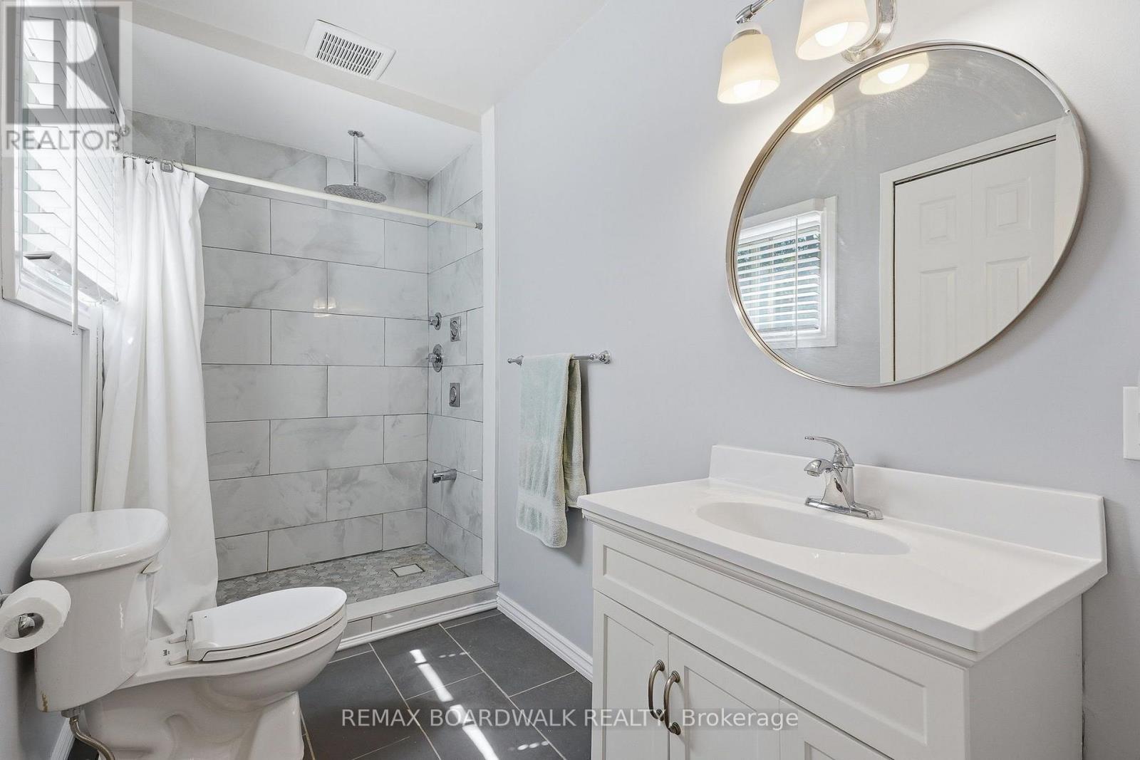 1110 Dunning Road, Ottawa, ON - Indoor Photo Showing Bathroom