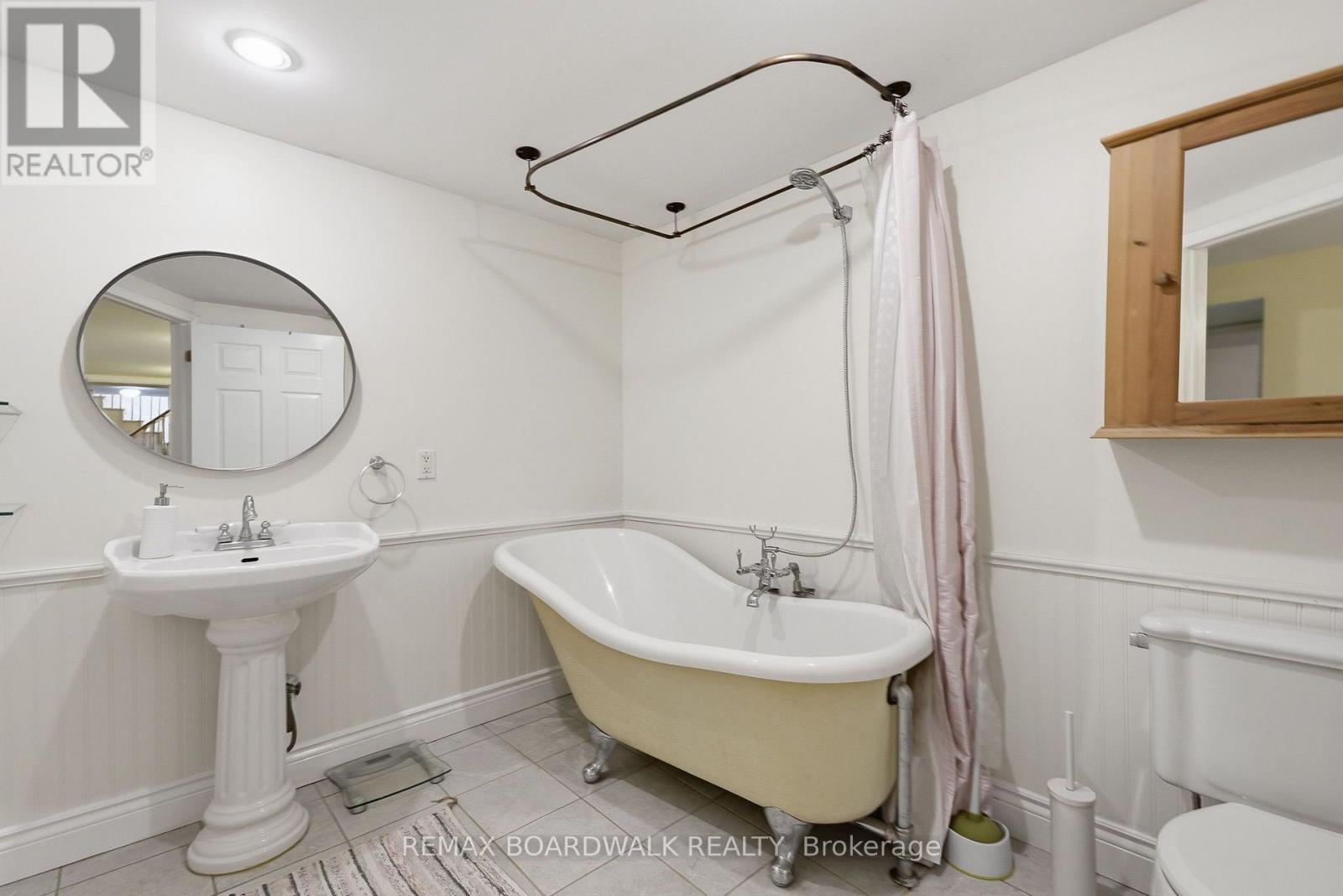 1110 Dunning Road, Ottawa, ON - Indoor Photo Showing Bathroom