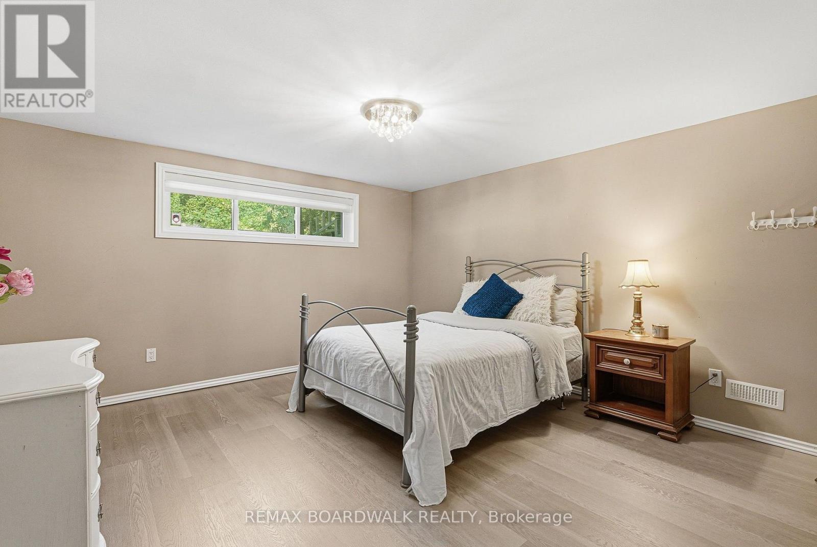 1110 Dunning Road, Ottawa, ON - Indoor Photo Showing Bedroom