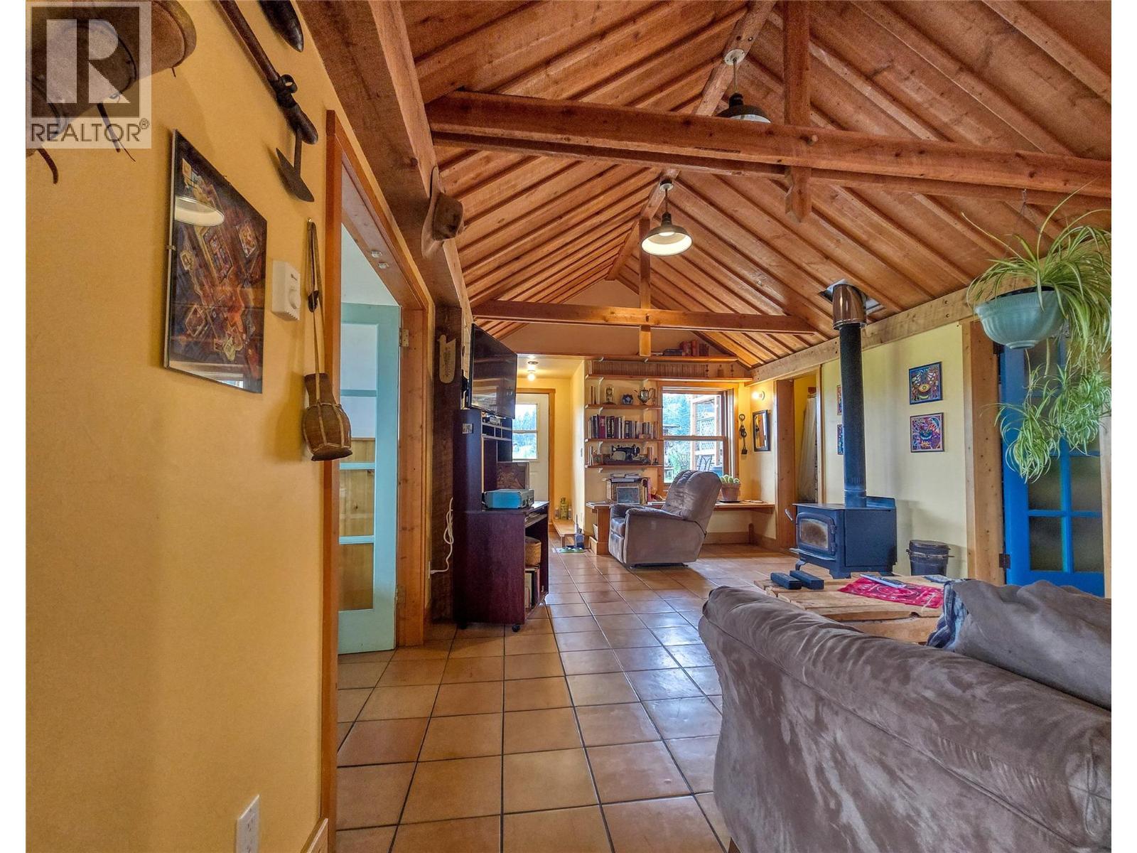 9498 Westside Road, Invermere, BC - Indoor