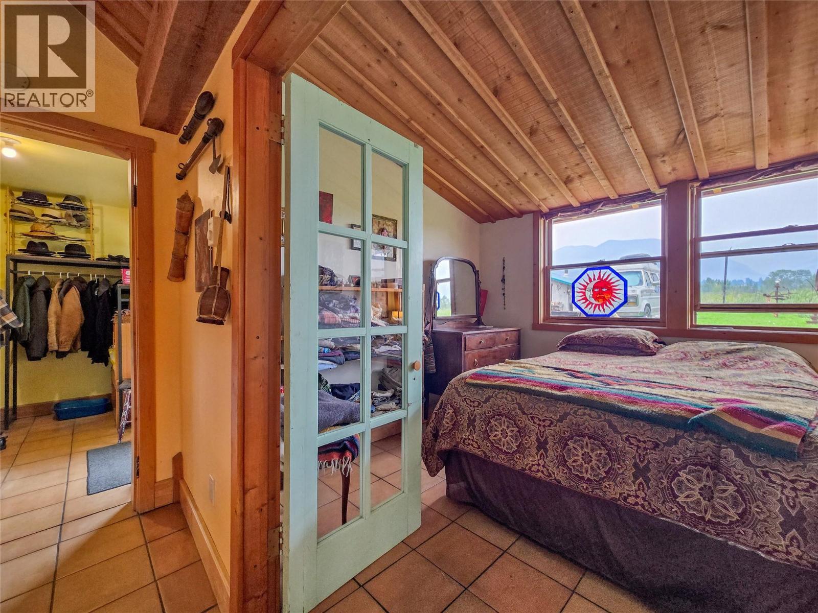 9498 Westside Road, Invermere, BC - Indoor Photo Showing Bedroom