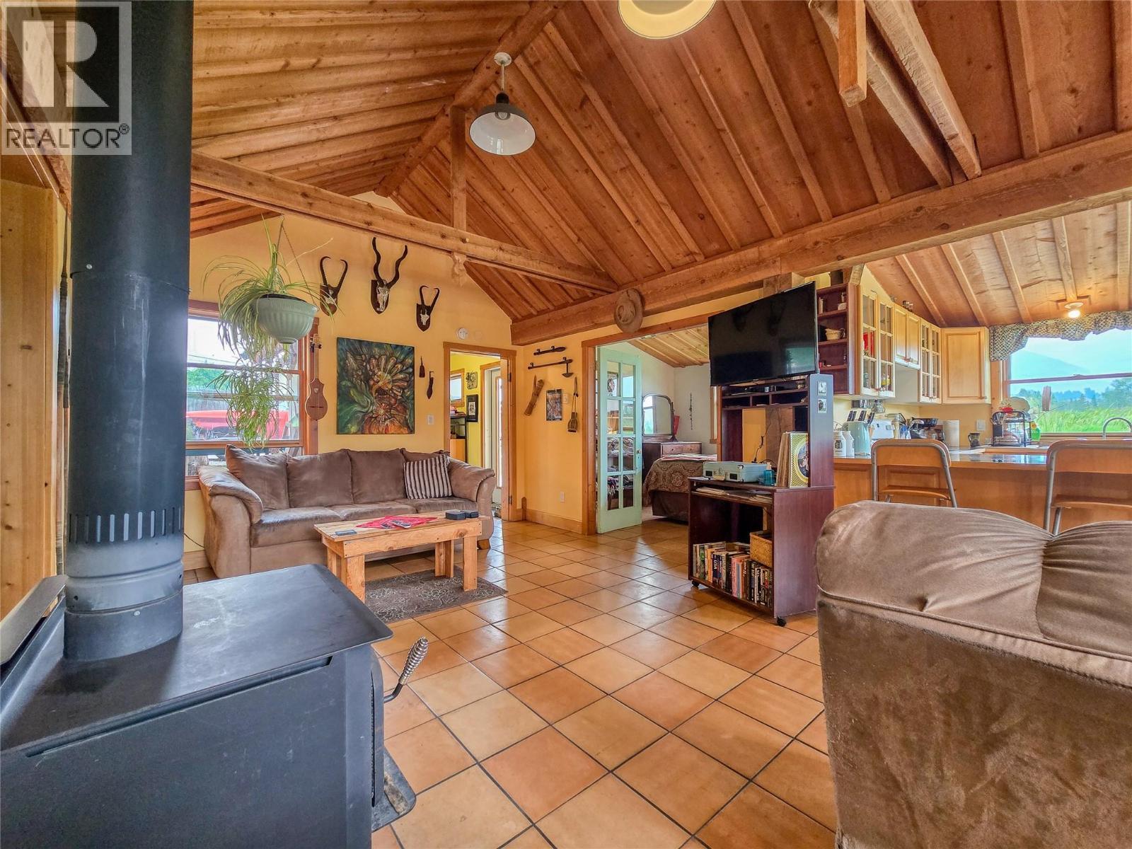 9498 Westside Road, Invermere, BC - Indoor Photo Showing Other Room
