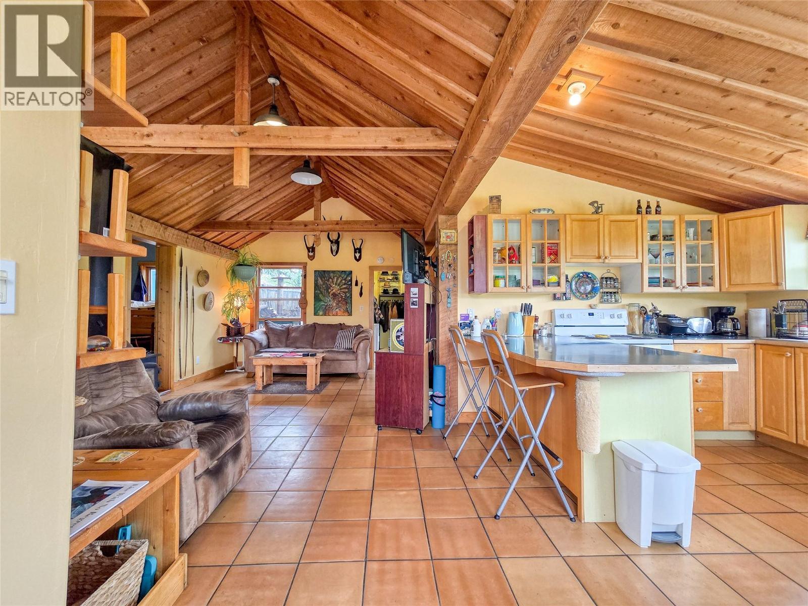9498 Westside Road, Invermere, BC - Indoor Photo Showing Kitchen