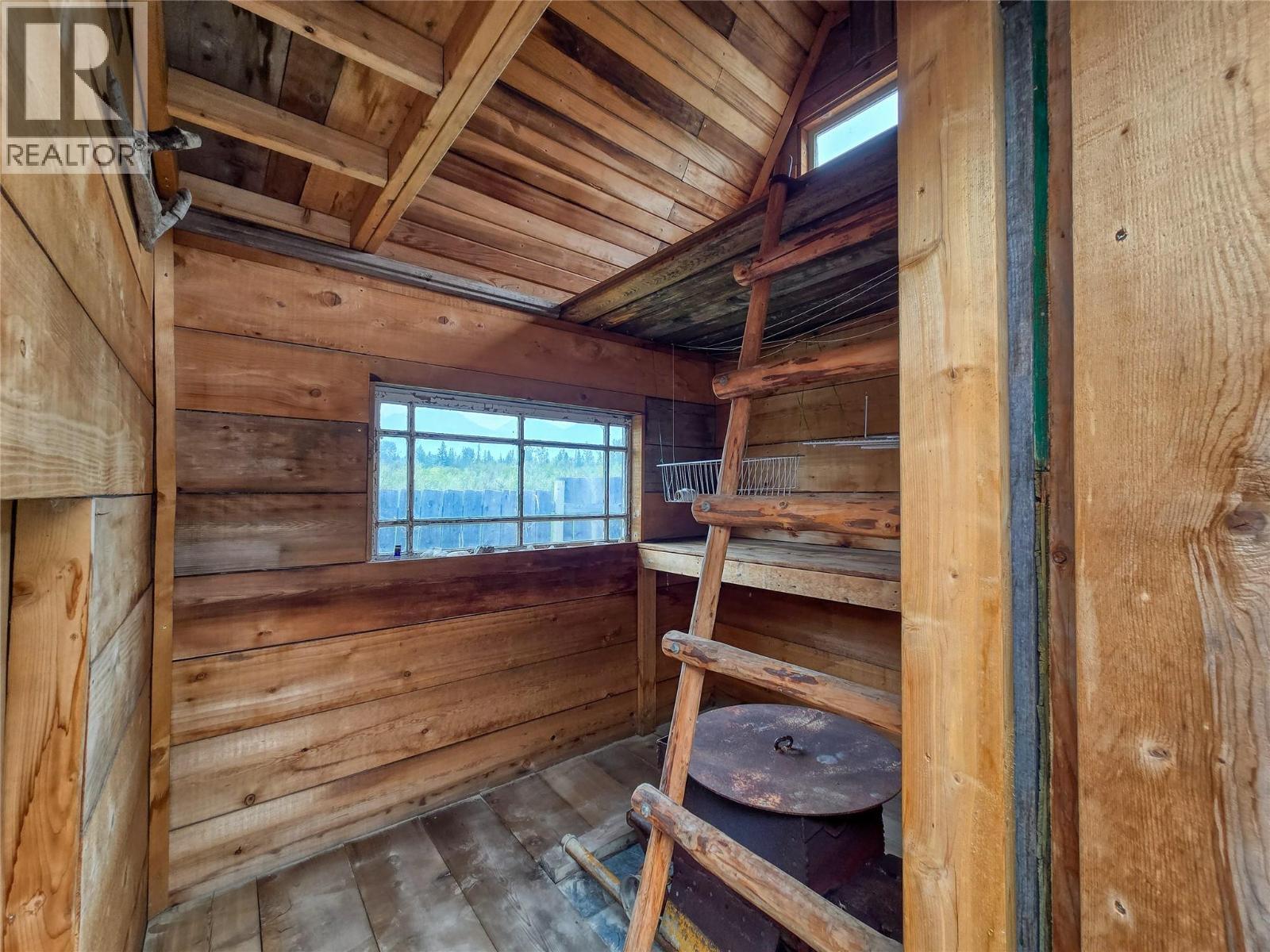 9498 Westside Road, Invermere, BC - Indoor Photo Showing Other Room