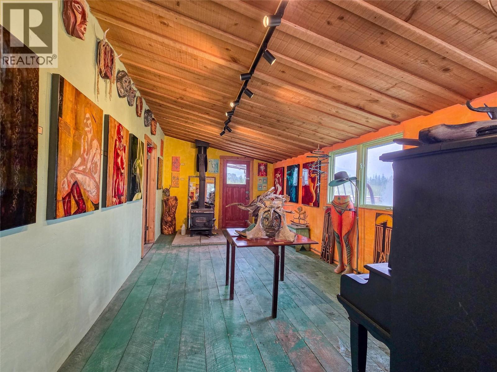 9498 Westside Road, Invermere, BC - Indoor Photo Showing Other Room