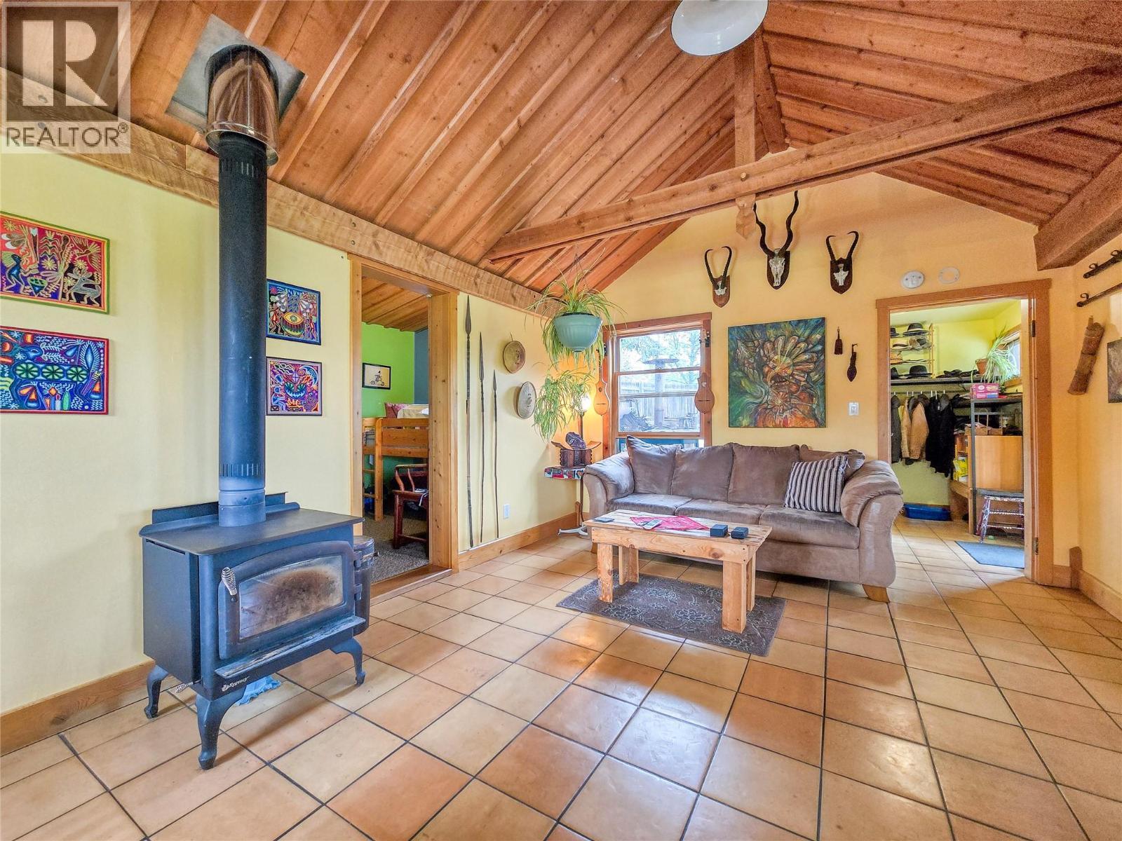 9498 Westside Road, Invermere, BC - Indoor