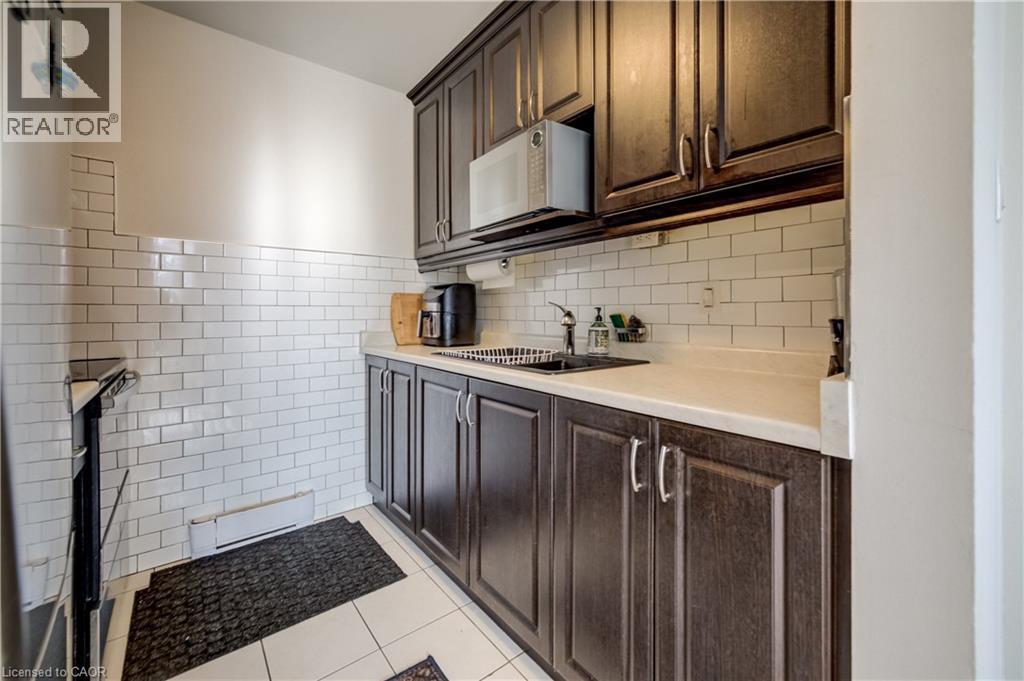 119 Cedar Street S Unit# 15, Kitchener, ON - Indoor Photo Showing Kitchen With Double Sink