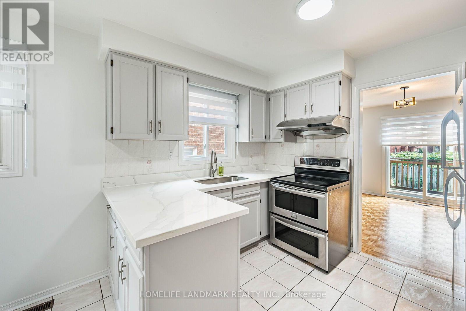 62 Danjohn Crescent, Toronto, ON - Indoor Photo Showing Kitchen