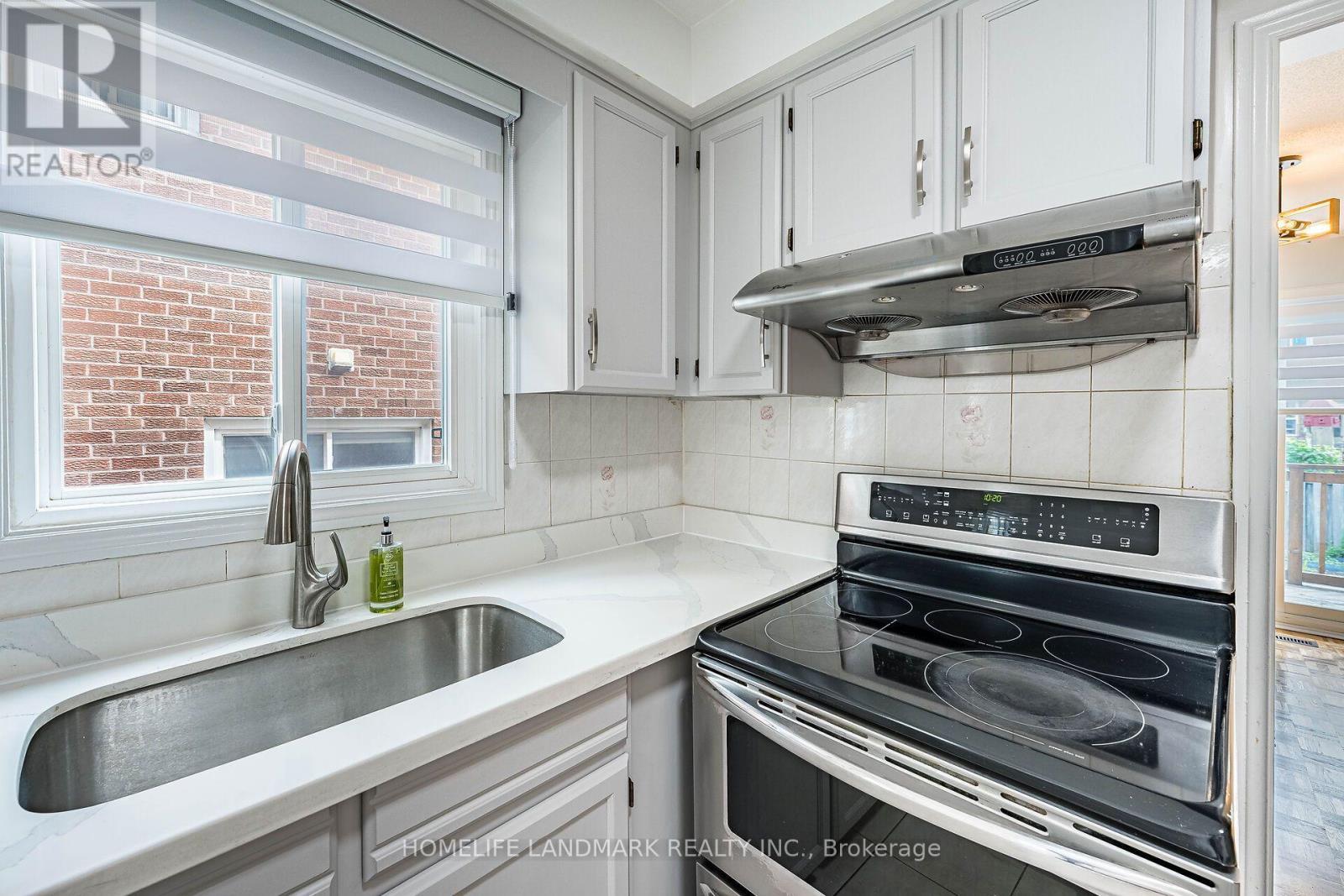 62 Danjohn Crescent, Toronto, ON - Indoor Photo Showing Kitchen