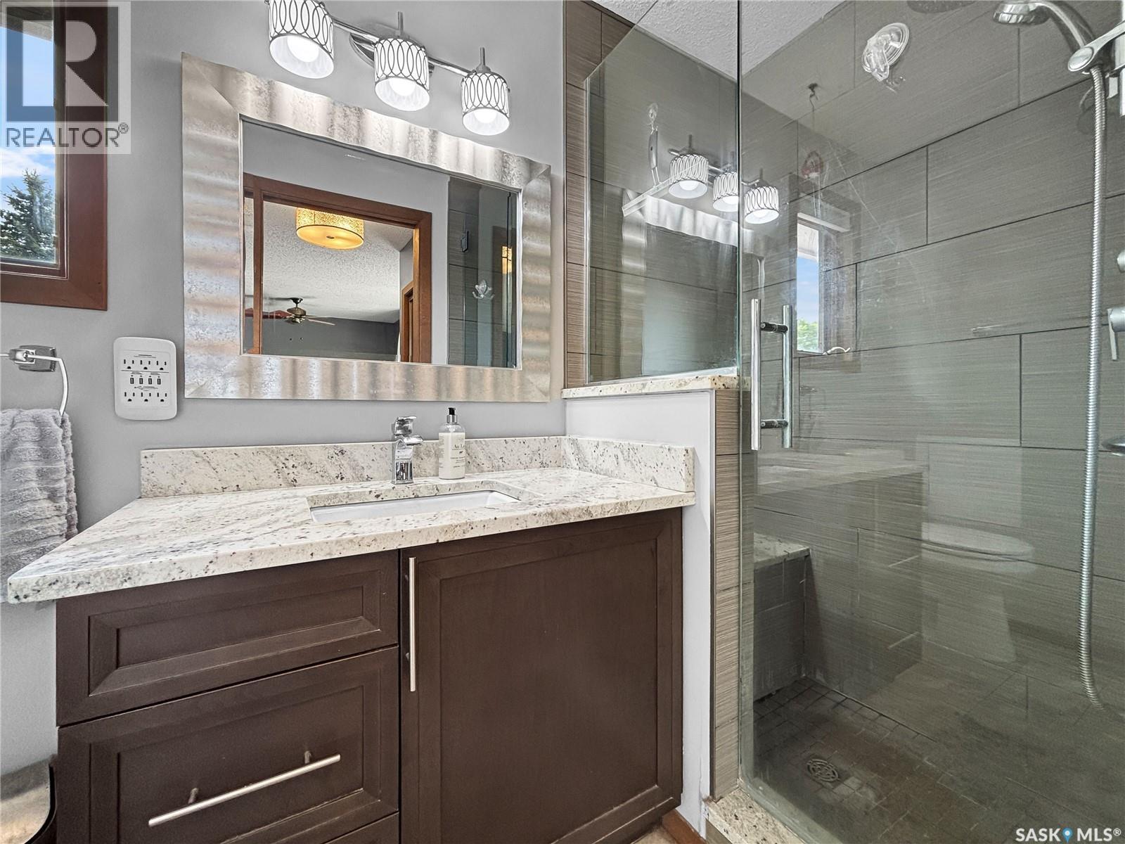407 Chitek Crescent, Saskatoon, SK - Indoor Photo Showing Bathroom