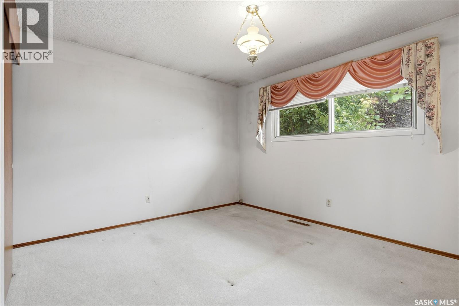 65 Mccaul Crescent, Regina, SK - Indoor Photo Showing Other Room