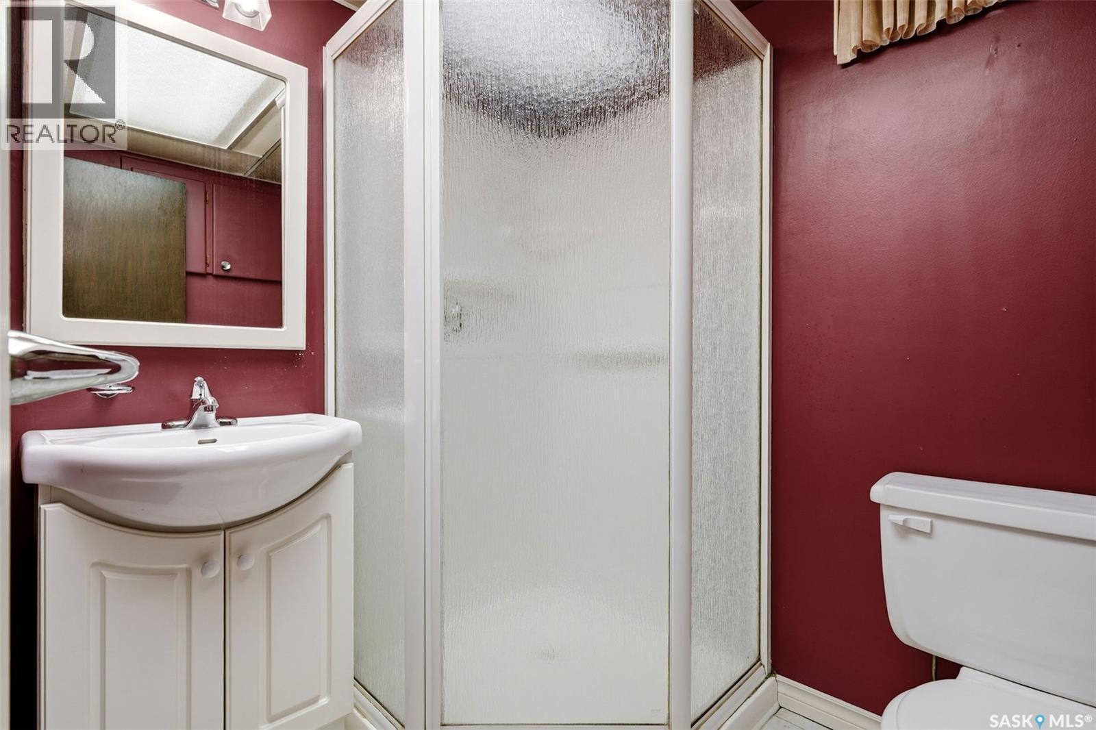 65 Mccaul Crescent, Regina, SK - Indoor Photo Showing Bathroom