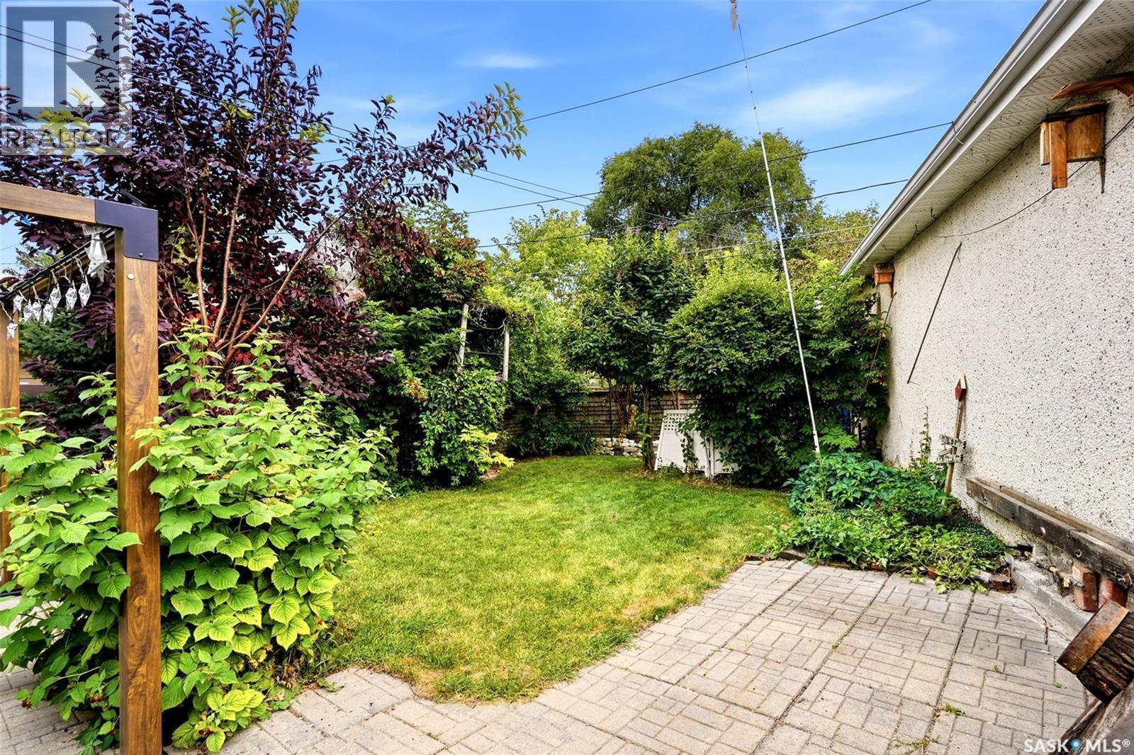 65 Mccaul Crescent, Regina, SK - Outdoor