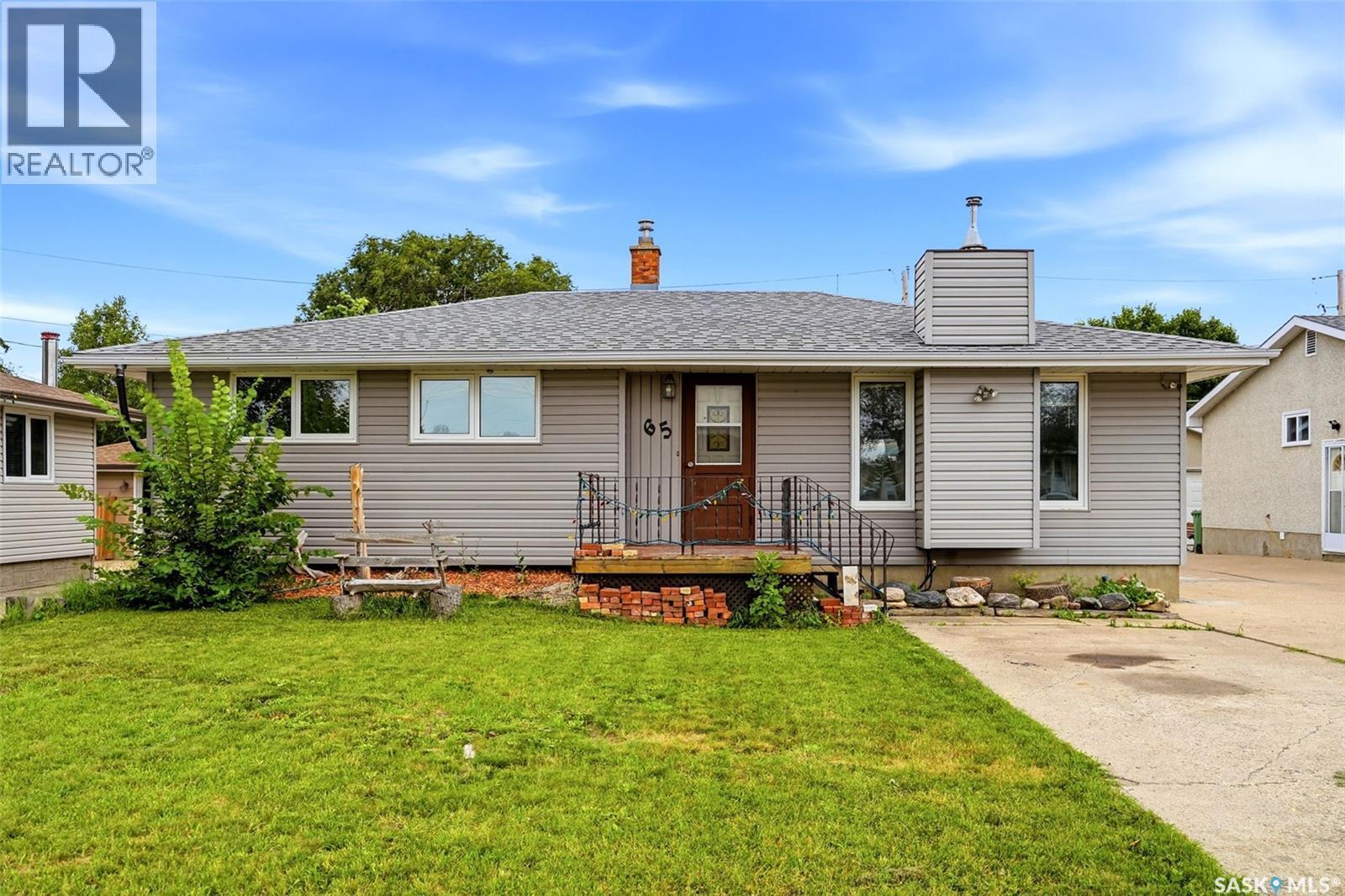 65 Mccaul Crescent, Regina, SK - Outdoor With Deck Patio Veranda
