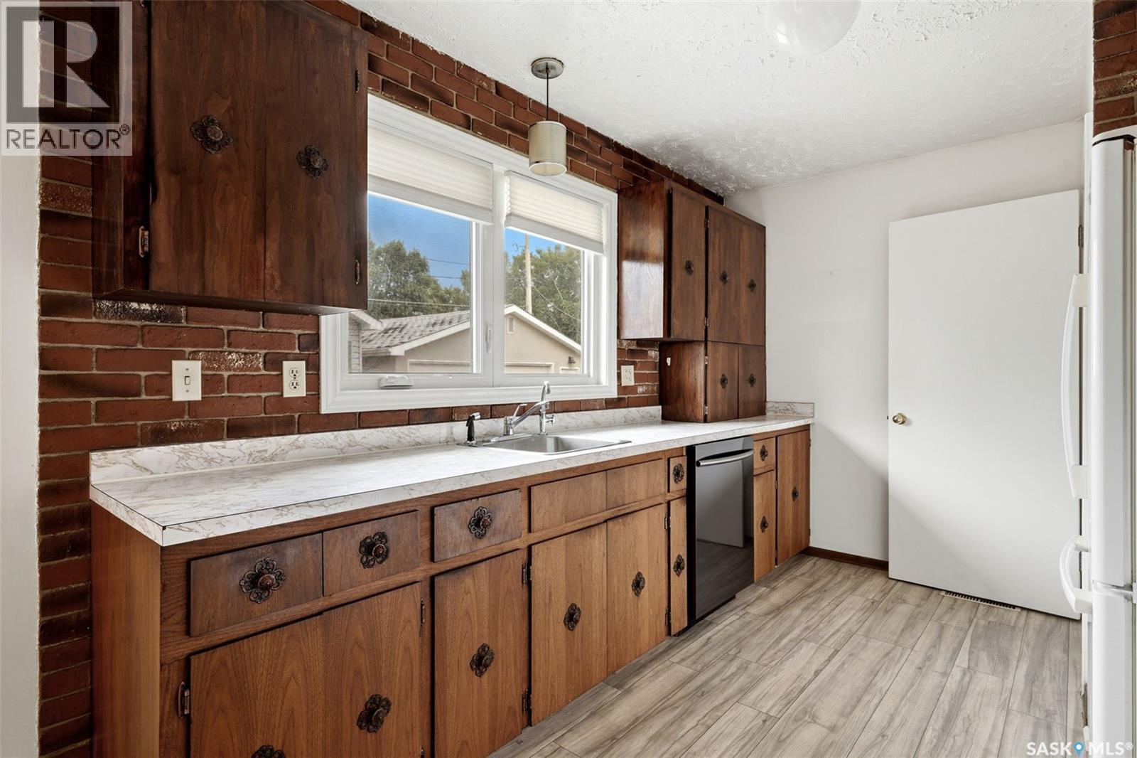 65 Mccaul Crescent, Regina, SK - Indoor Photo Showing Kitchen