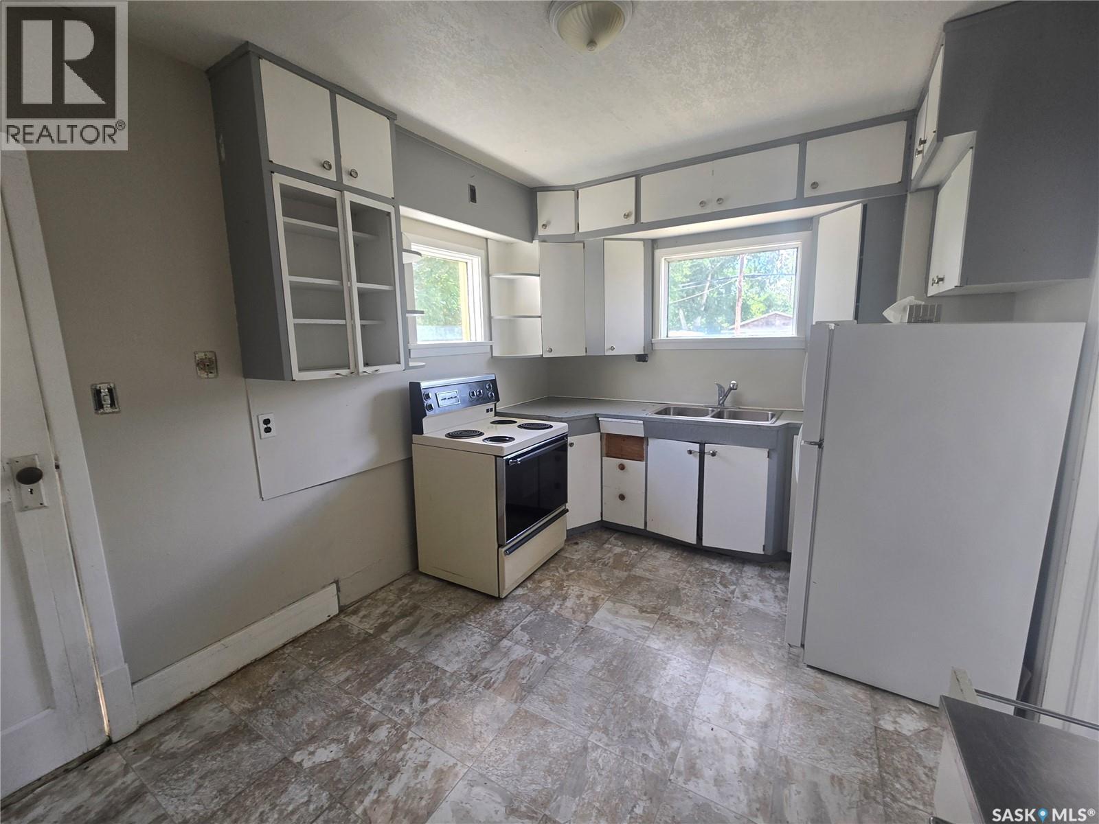 419 Main Street, Kipling, SK - Indoor Photo Showing Kitchen With Double Sink