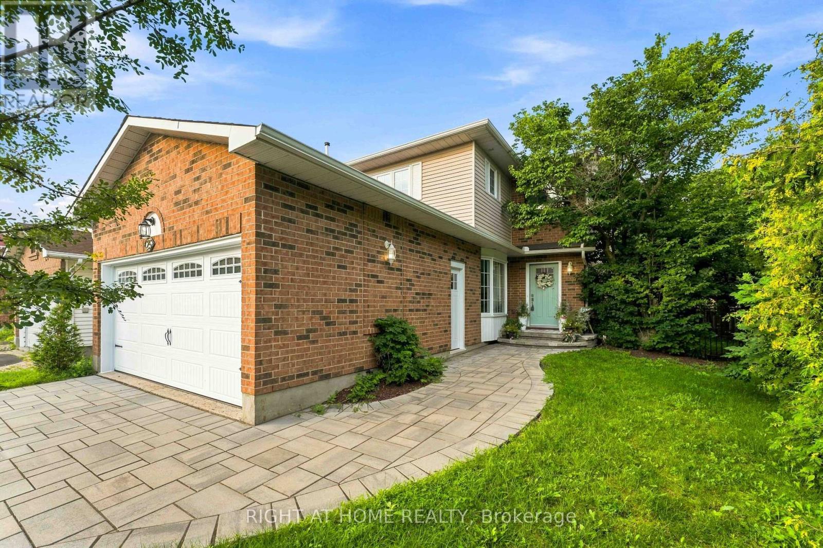 25 Waterton Crescent, Ottawa, ON - Outdoor