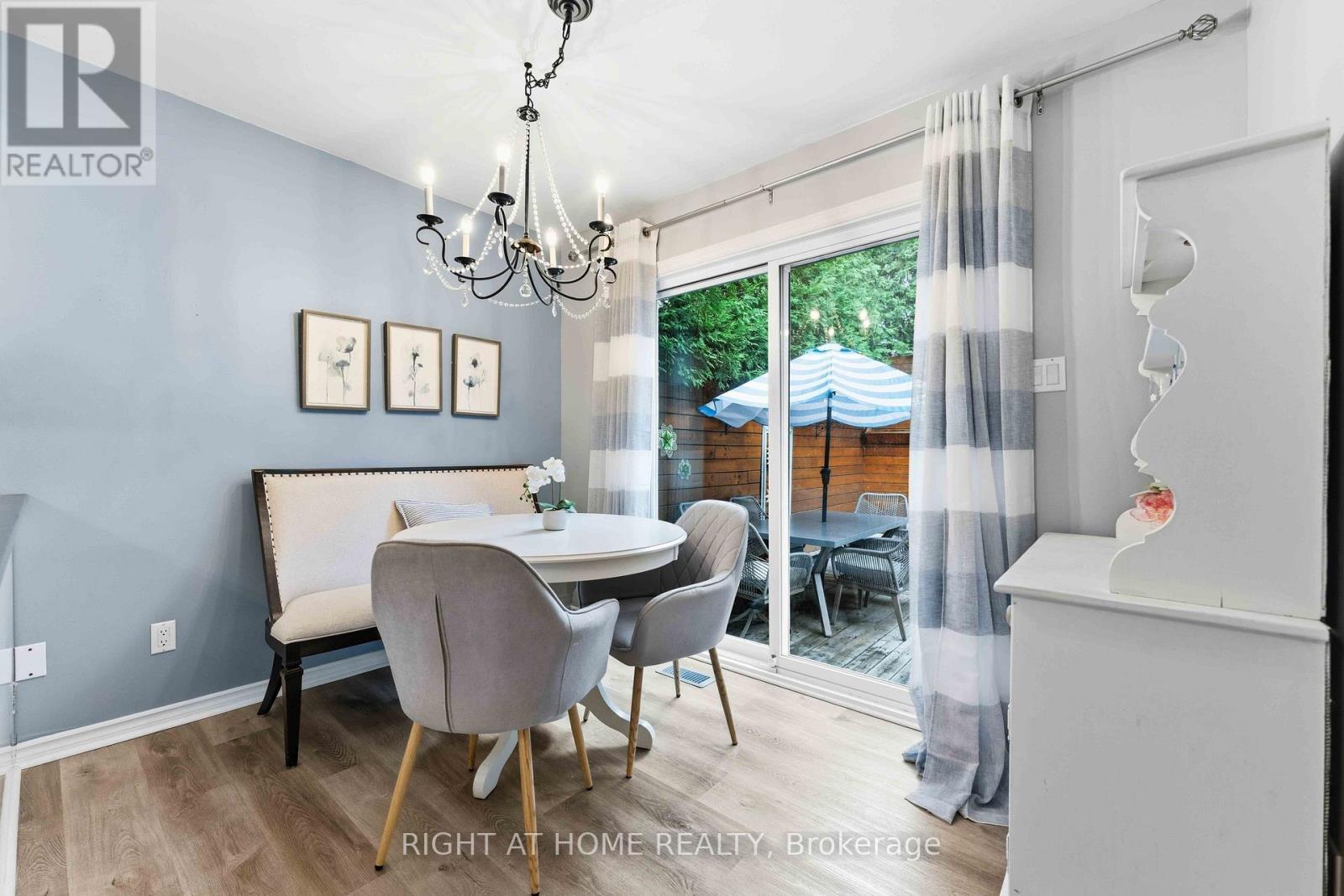 25 Waterton Crescent, Ottawa, ON - Indoor Photo Showing Dining Room
