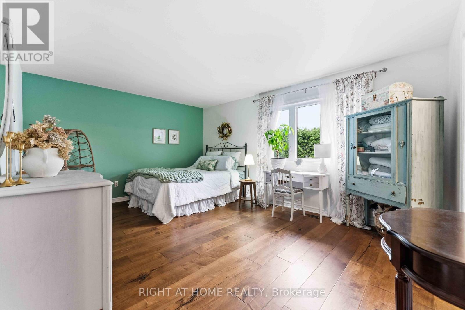 25 Waterton Crescent, Ottawa, ON - Indoor Photo Showing Bedroom