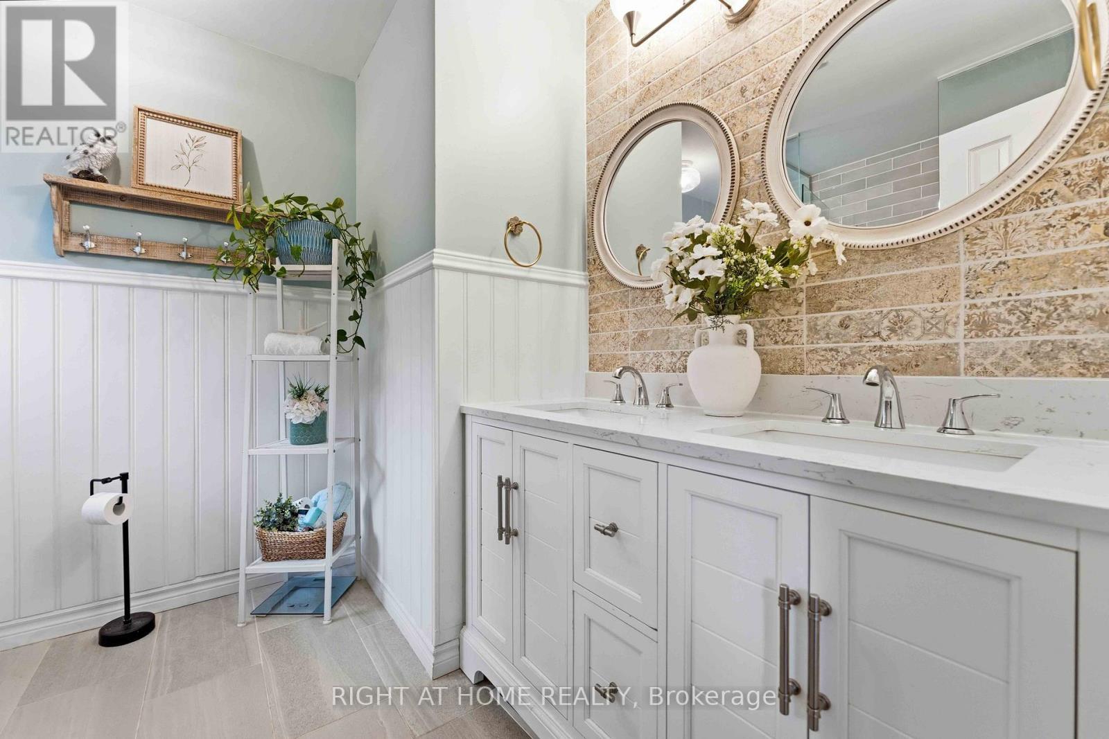 25 Waterton Crescent, Ottawa, ON - Indoor Photo Showing Bathroom