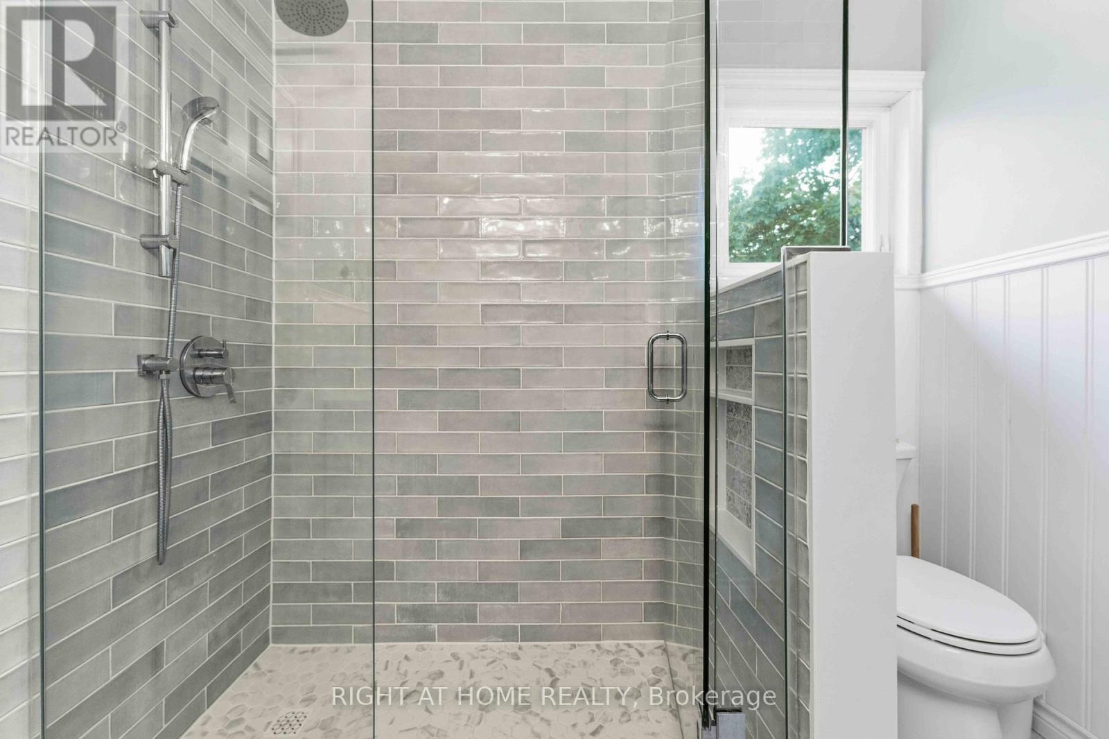 25 Waterton Crescent, Ottawa, ON - Indoor Photo Showing Bathroom