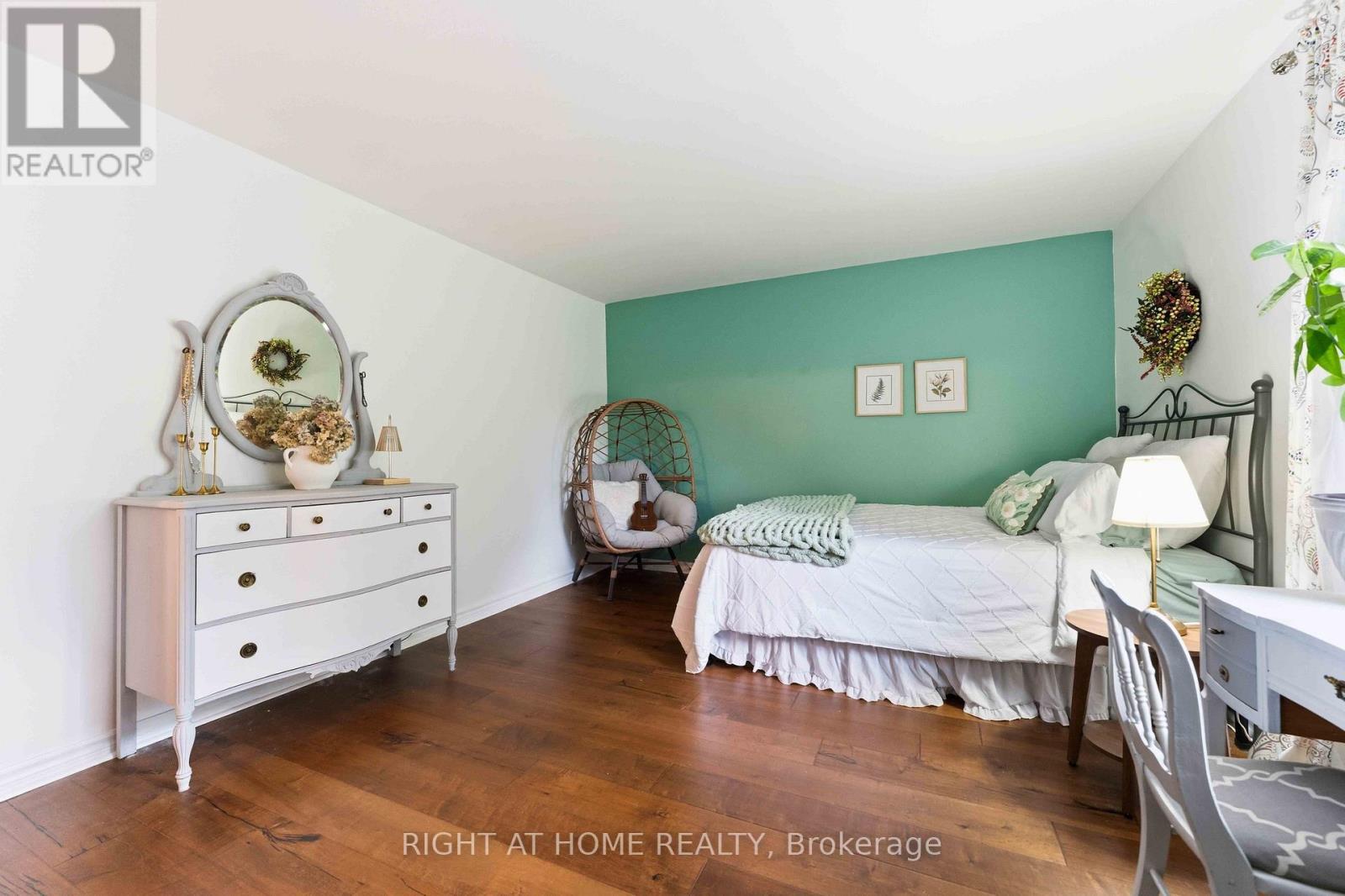 25 Waterton Crescent, Ottawa, ON - Indoor Photo Showing Bedroom
