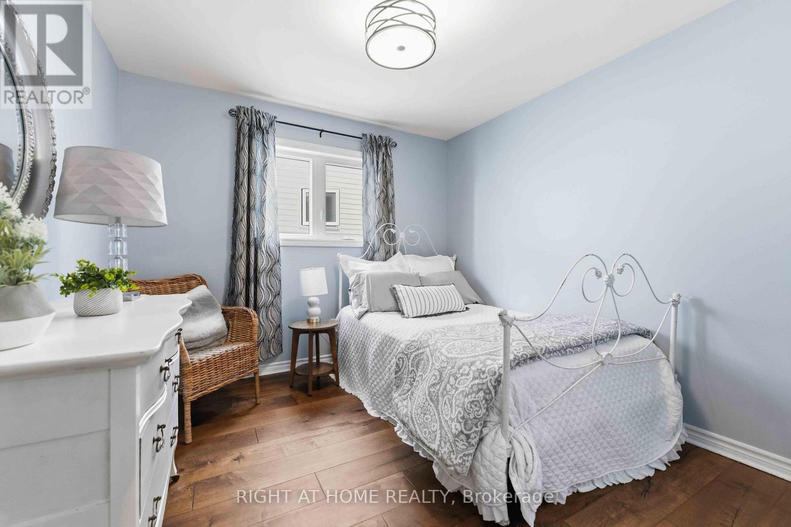 25 Waterton Crescent, Ottawa, ON - Indoor Photo Showing Bedroom