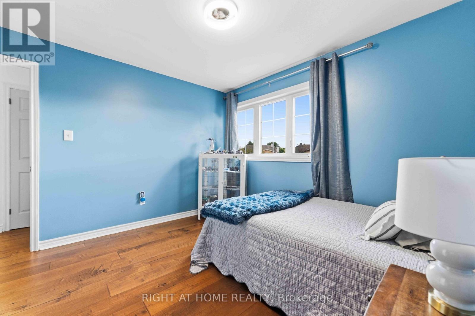 25 Waterton Crescent, Ottawa, ON - Indoor Photo Showing Bedroom