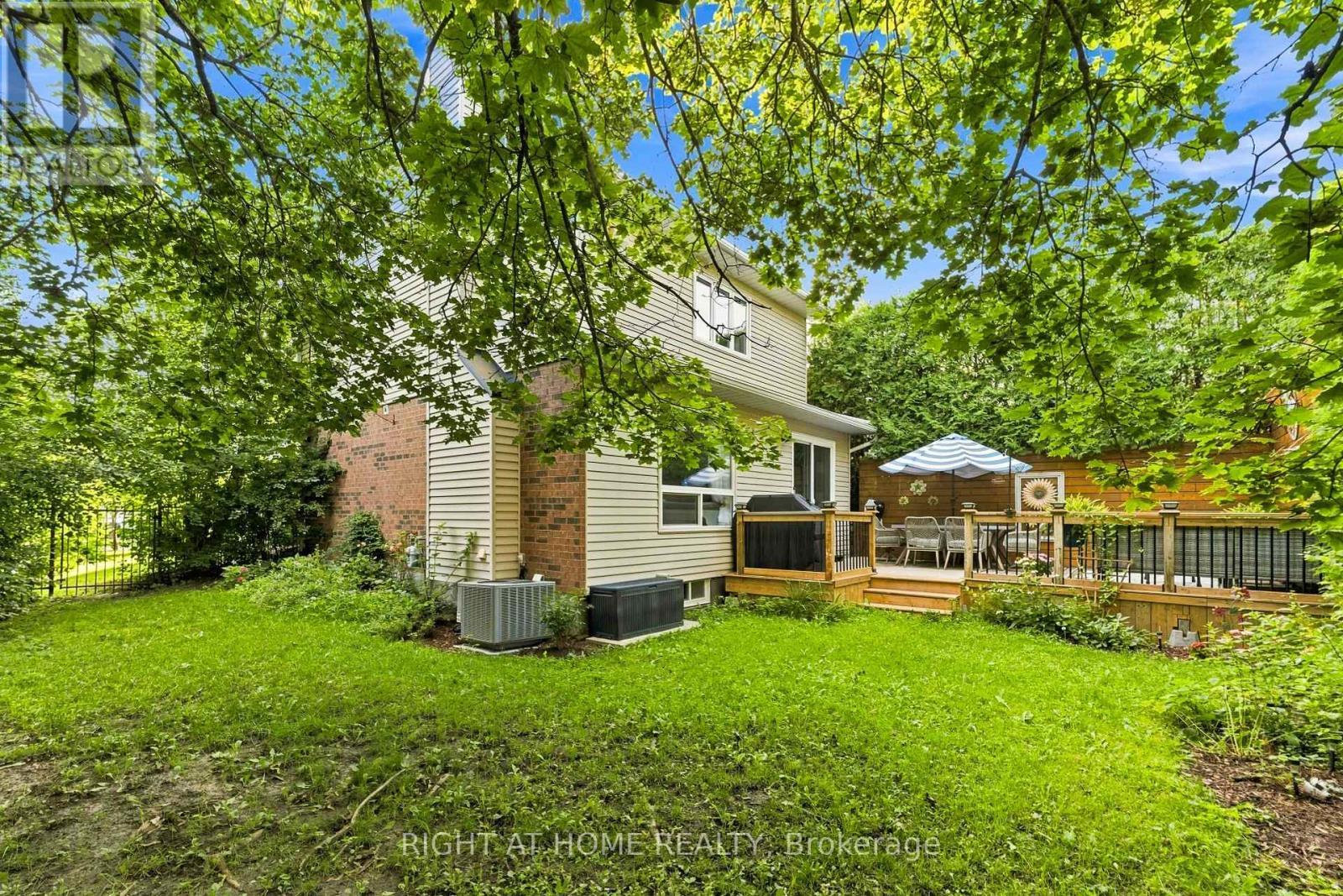 25 Waterton Crescent, Ottawa, ON - Outdoor