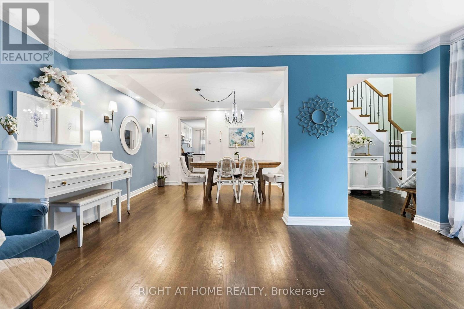 25 Waterton Crescent, Ottawa, ON - Indoor Photo Showing Living Room