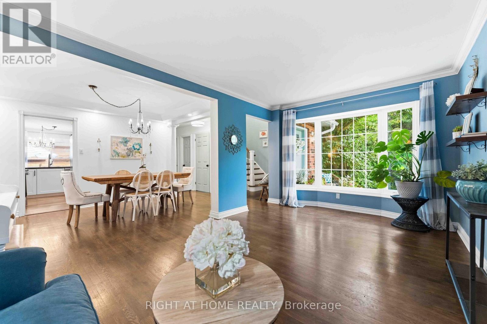 25 Waterton Crescent, Ottawa, ON - Indoor Photo Showing Living Room
